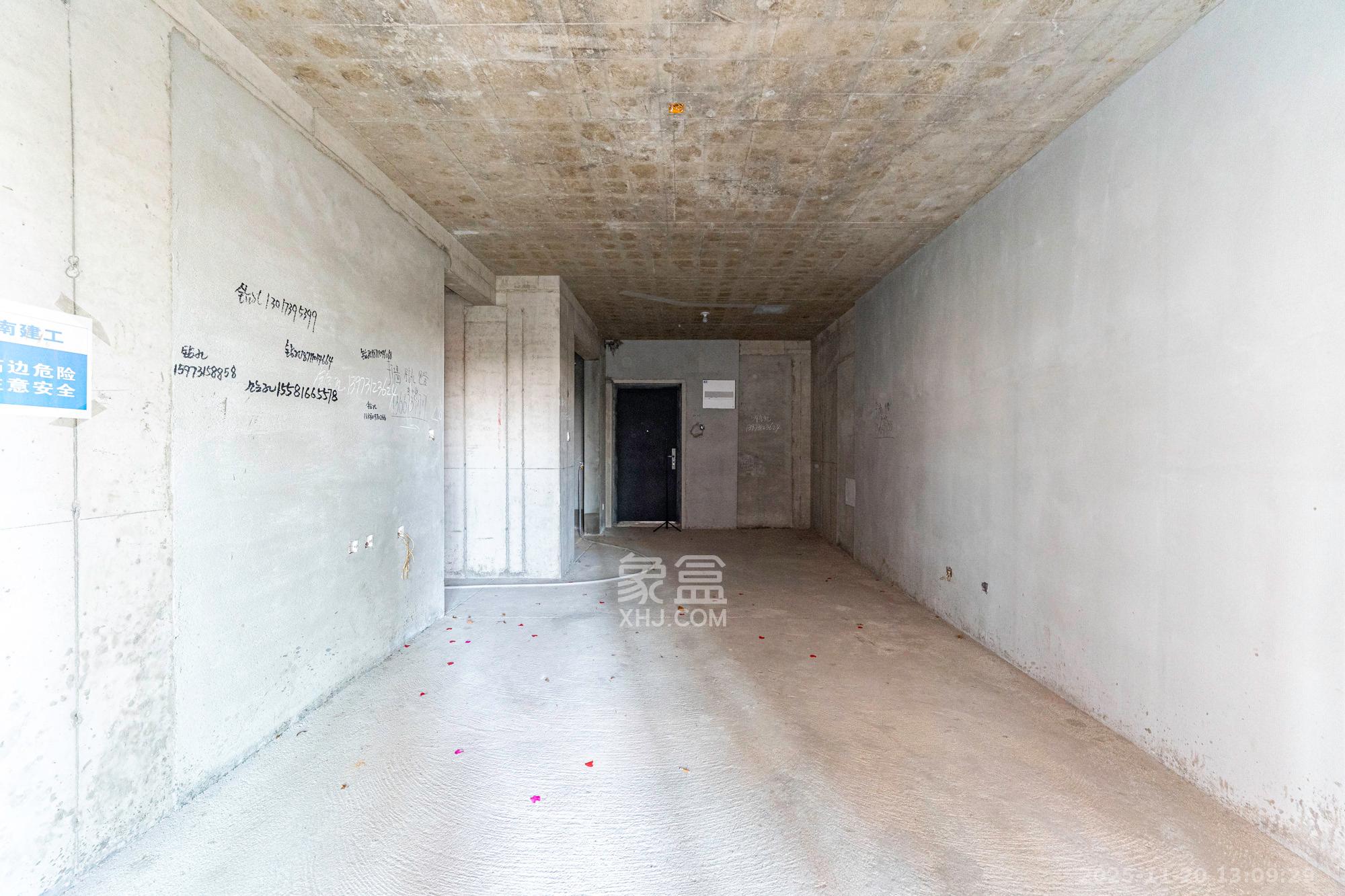 金色溪泉湾 3室2厅1卫 115.0万 金色溪泉湾 3室2厅1卫 115.0万客厅