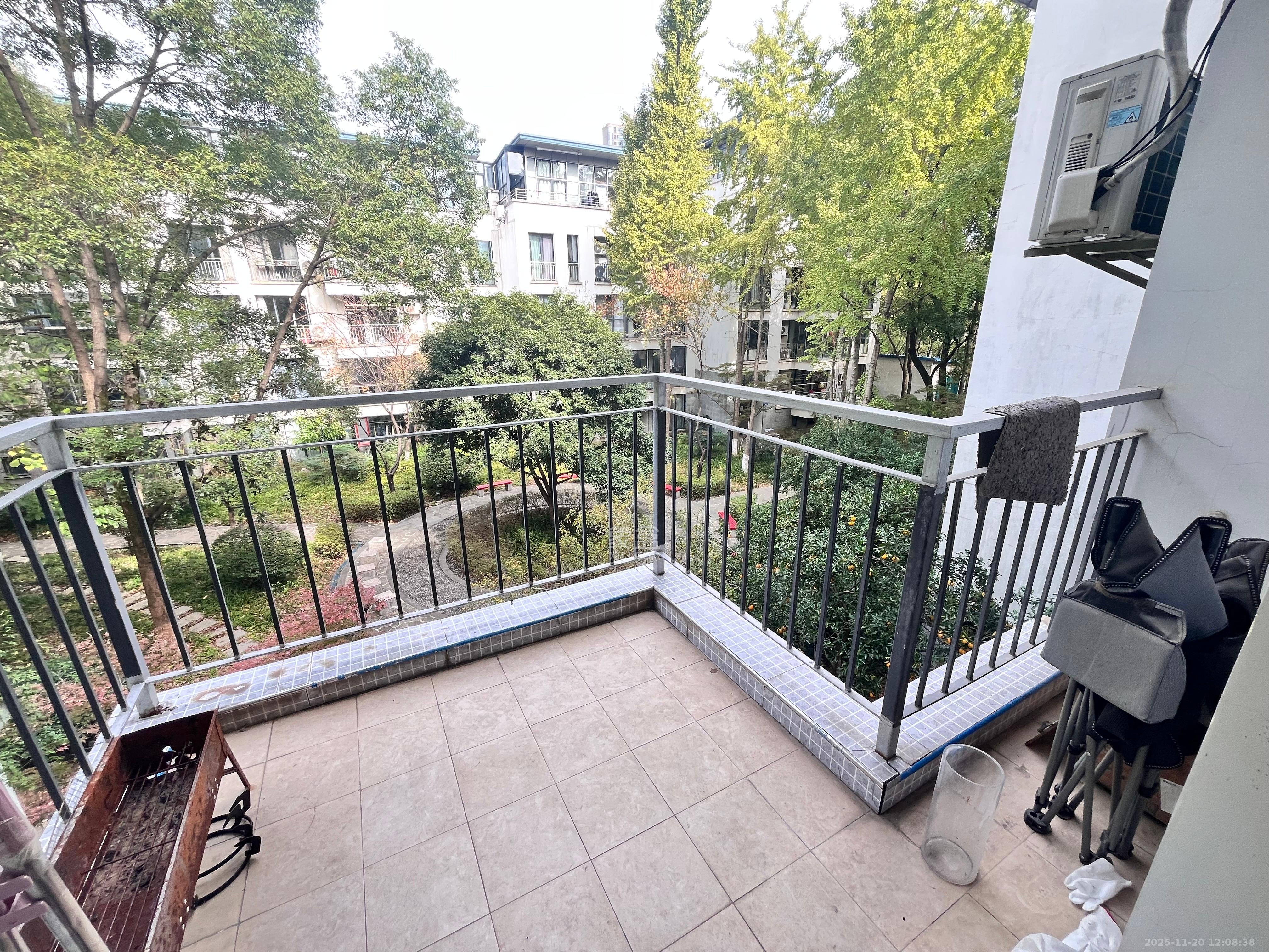 西街花园 3室2厅2卫 3600.0元/月 西街花园 3室2厅2卫 3600.0元/月室内图