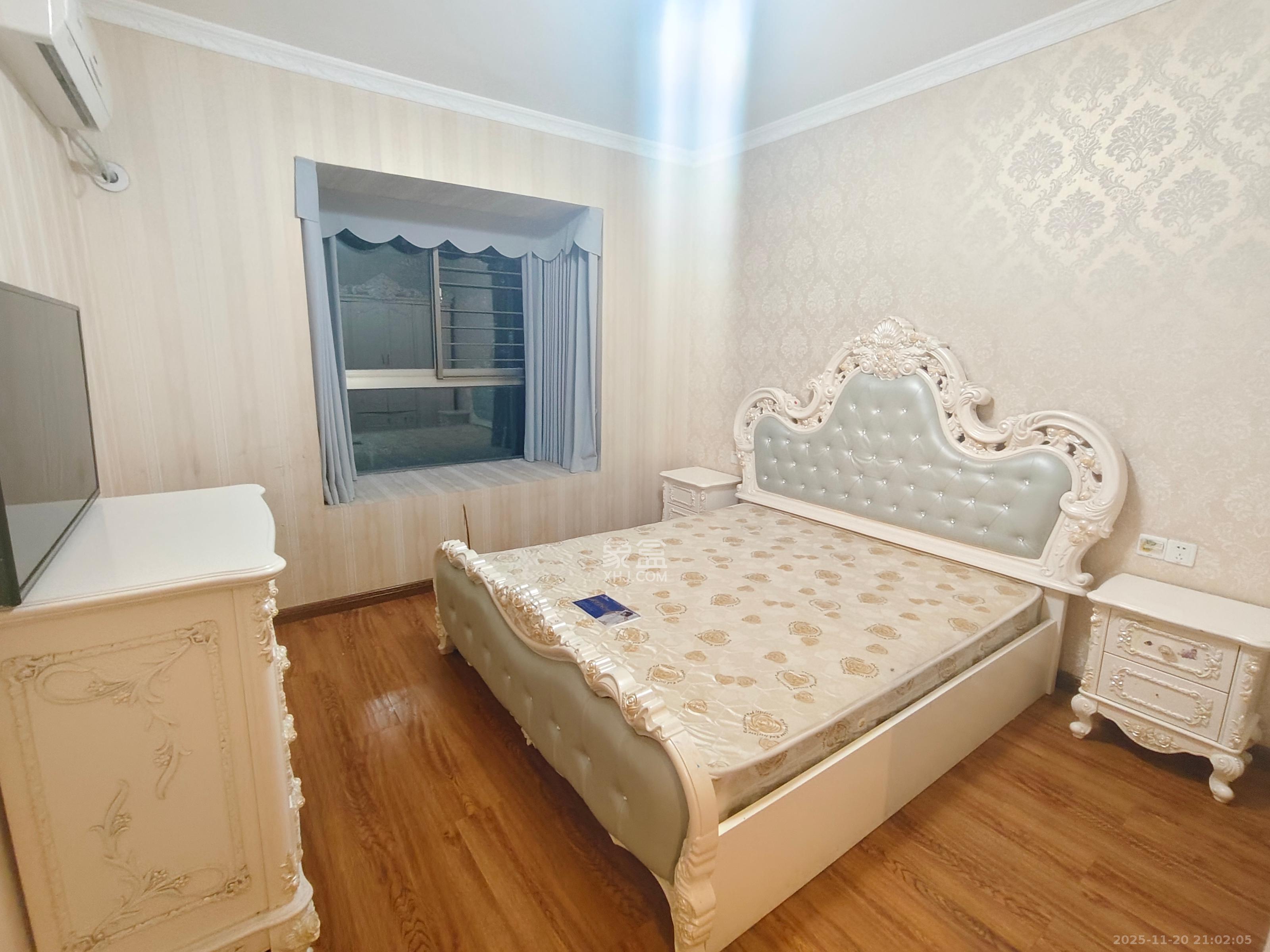 西岸润泽府  4室2厅2卫    4200.0元/月室内图