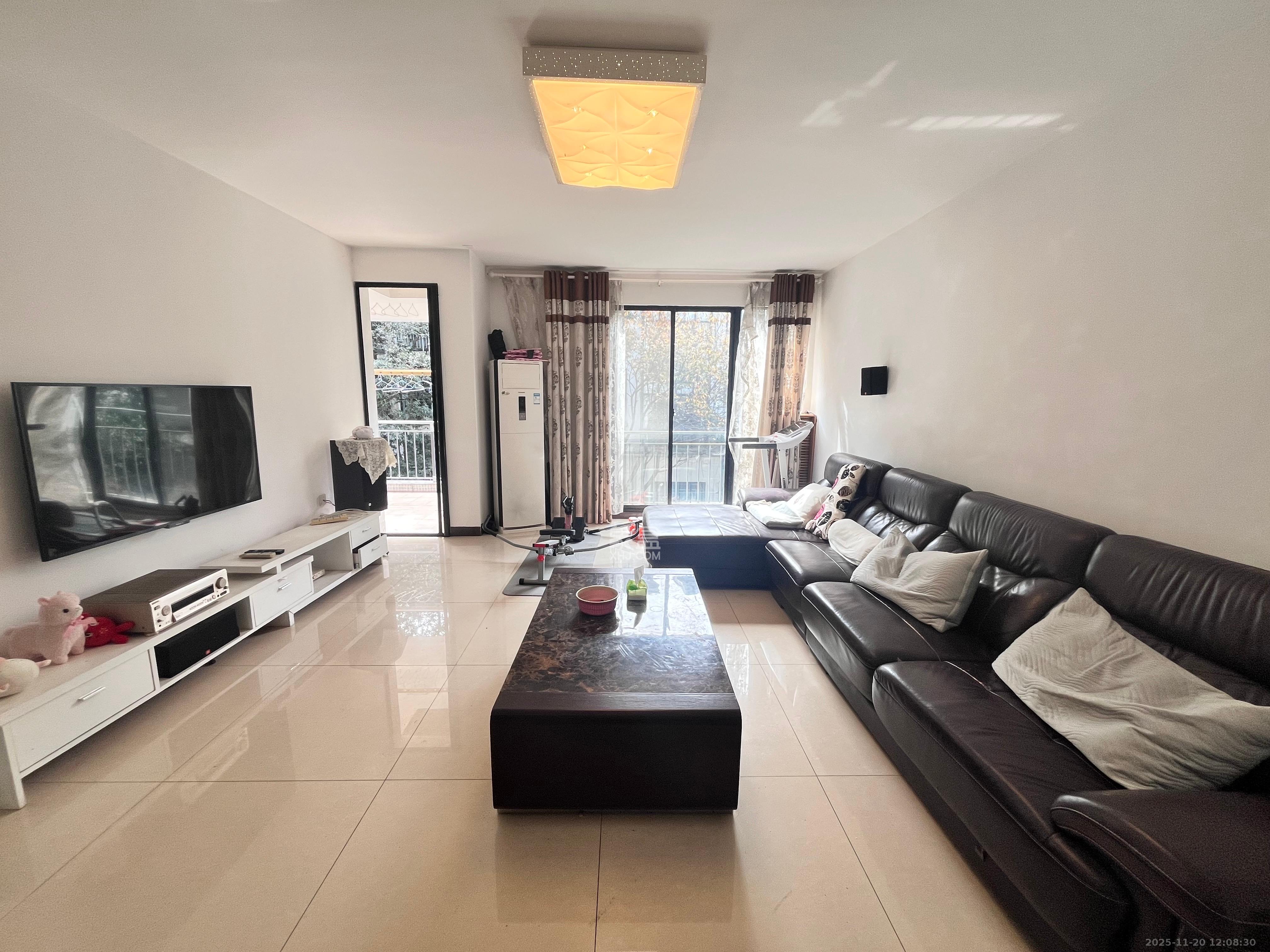 西街花园 3室2厅2卫 3600.0元/月 西街花园 3室2厅2卫 3600.0元/月室内图