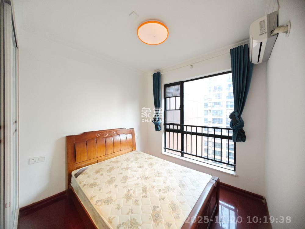 翡翠云天  4室2厅2卫    2500.0元/月室内图