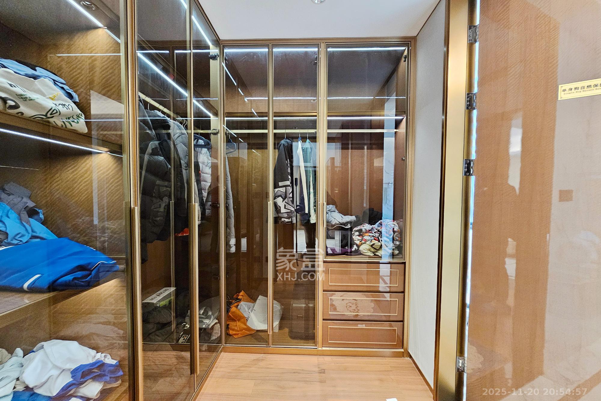 运达滨河广场  5室2厅5卫    1098.0万其他