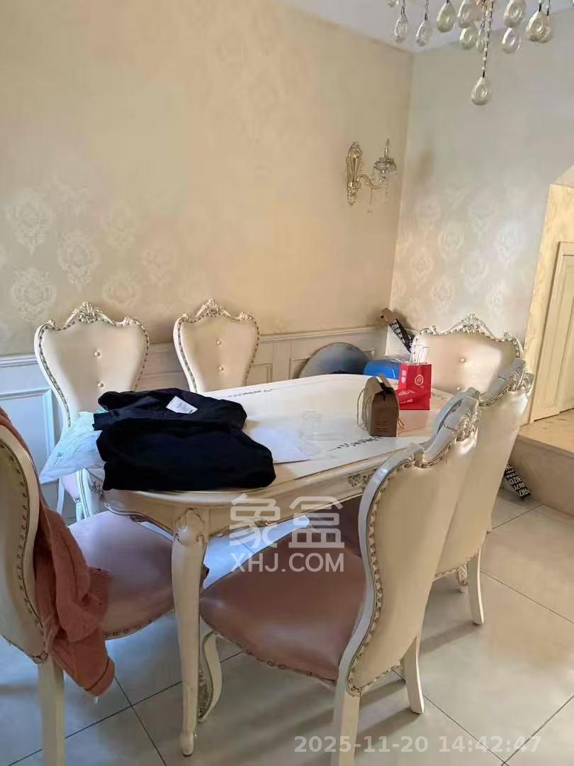 金地三千府(金地湖山樾、金地自在城) 5室1厅4卫 8500.0元/月 金地三千府(金地湖山樾、金地自在城) 5室1厅4卫 8500.0元/月室内图