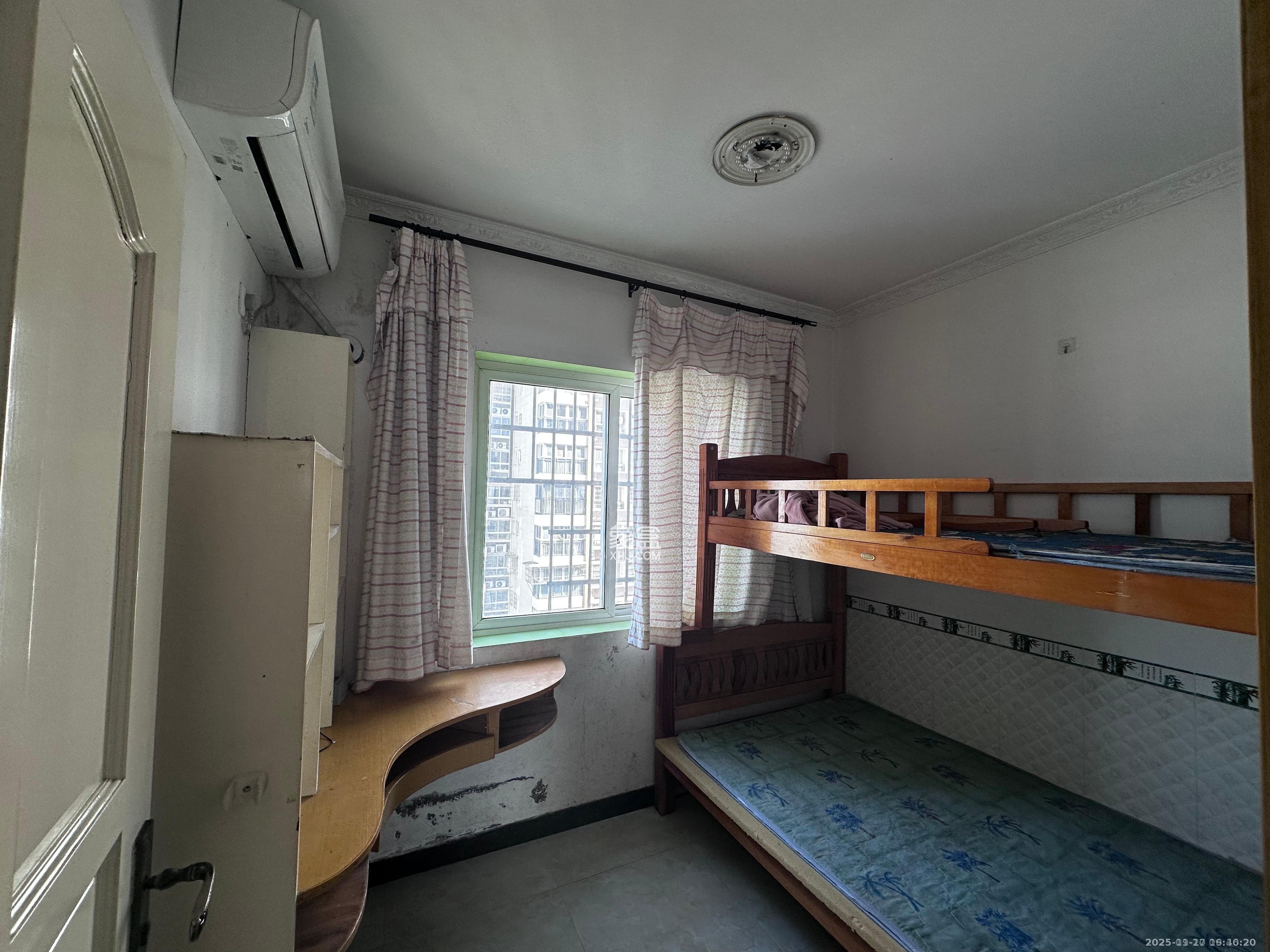 星典时代  1室2厅1卫    2100.0元/月室内图