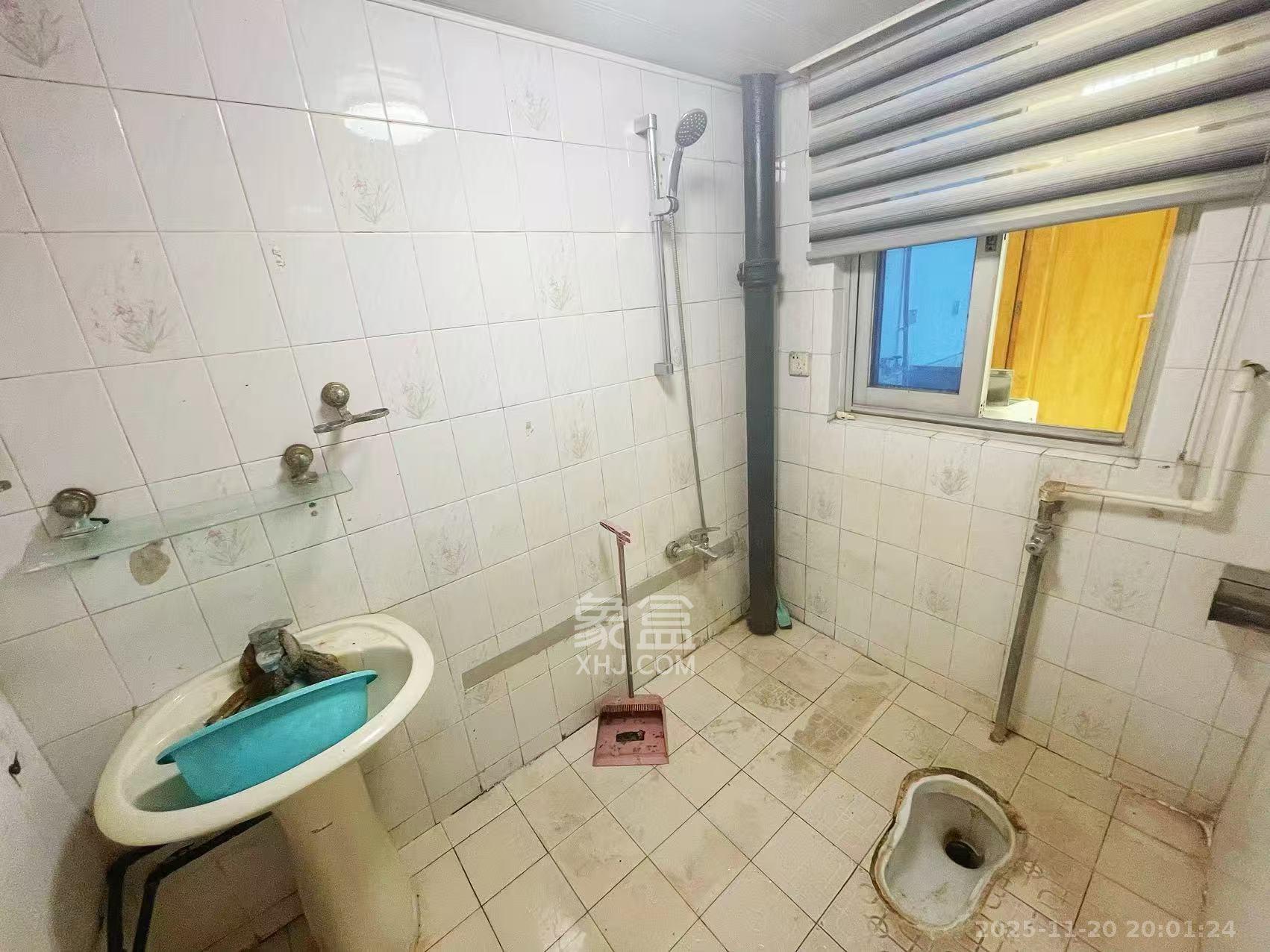 省军区宿舍 3室2厅2卫 2600.0元/月 省军区宿舍 3室2厅2卫 2600.0元/月室内图