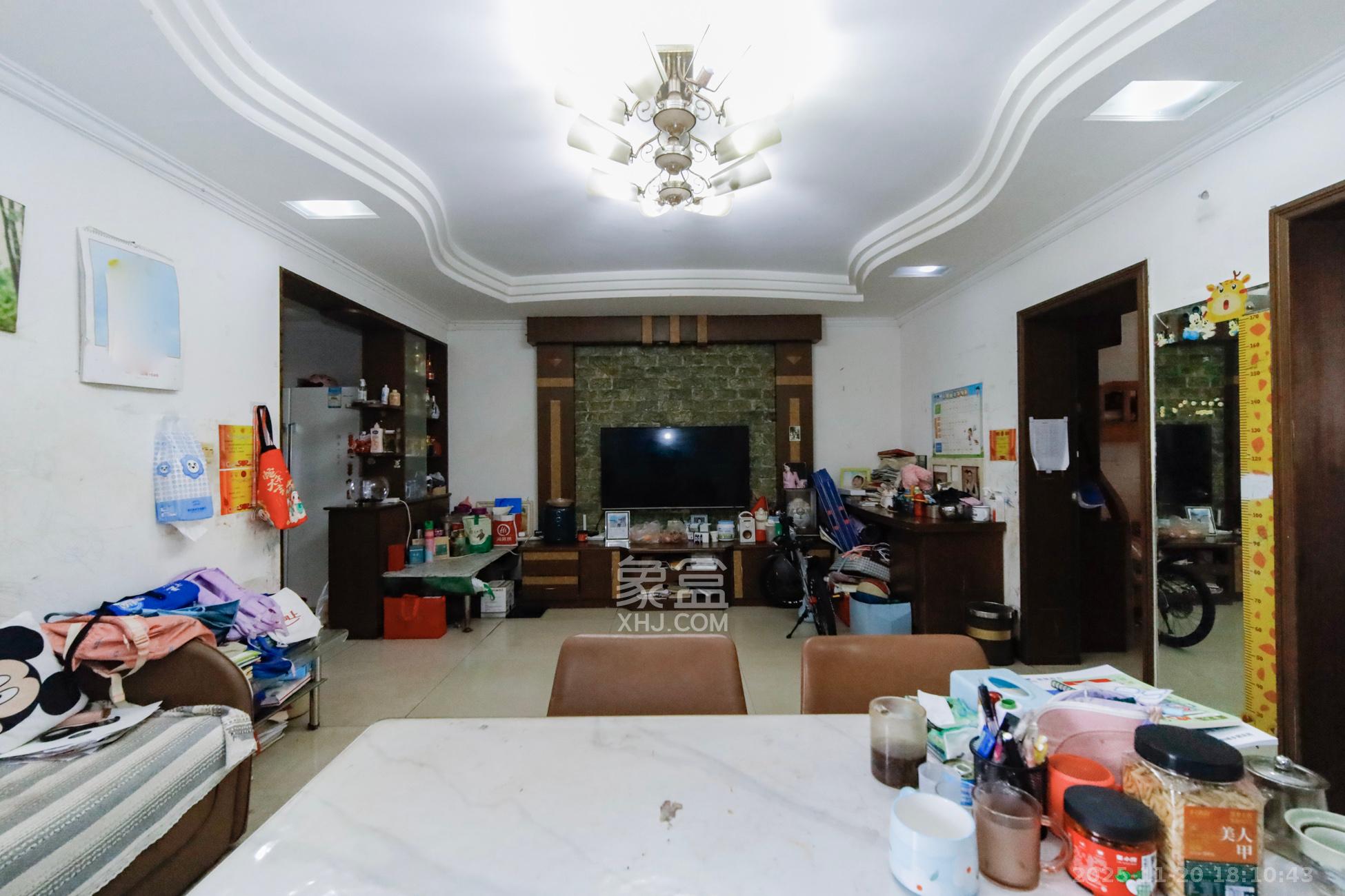 融城花苑  1室0厅0卫    42.8万客厅