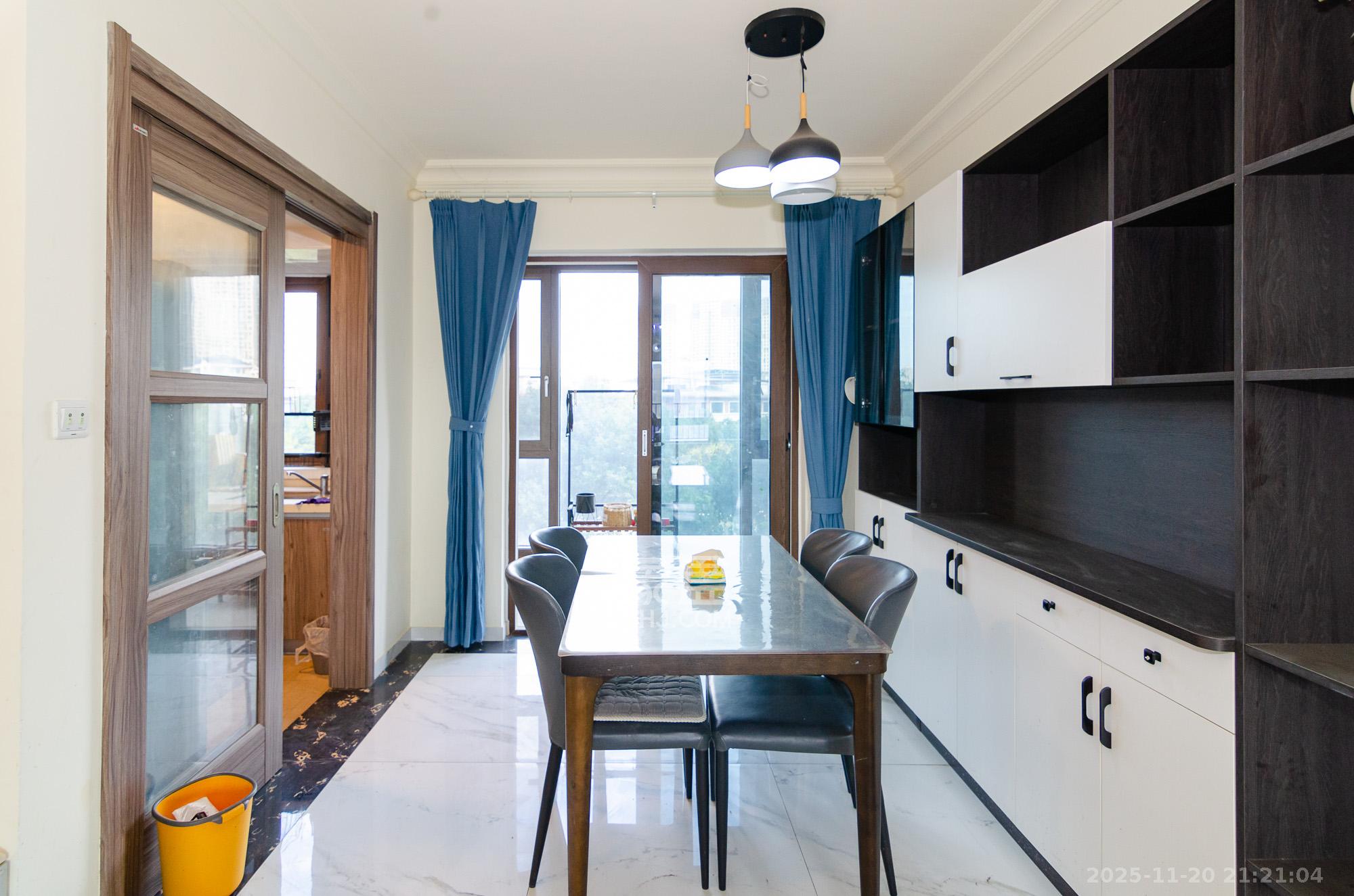 碧桂园高尔夫花园 4室2厅2卫 92.0万 碧桂园高尔夫花园 4室2厅2卫 92.0万客厅