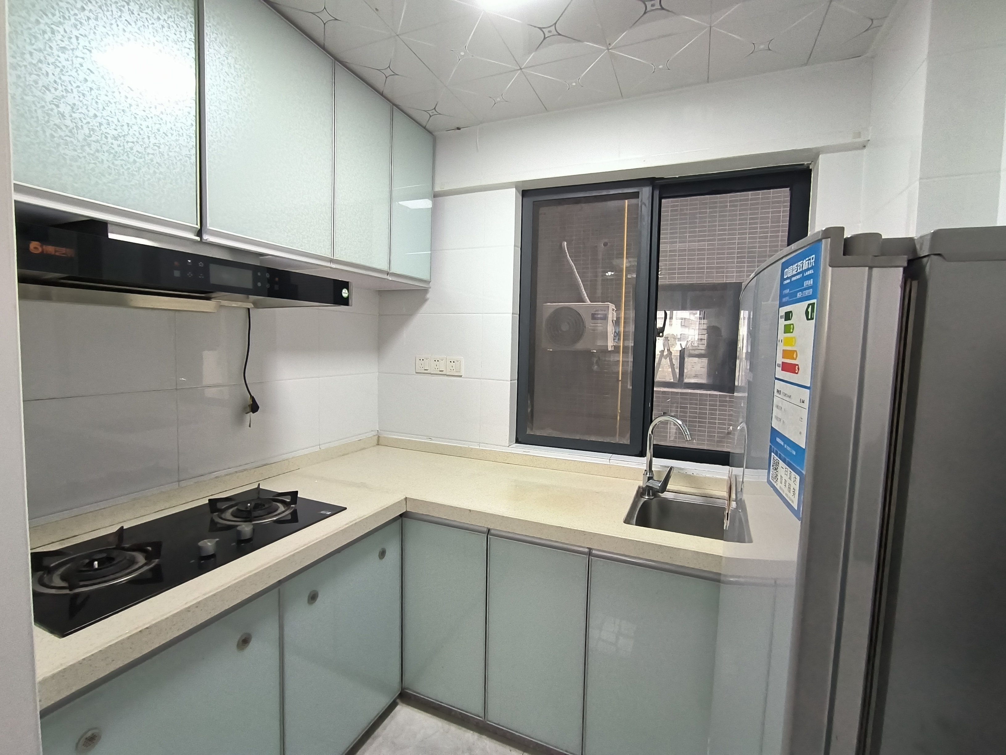 宇建国贸城  2室2厅1卫    3000.0元/月室内图