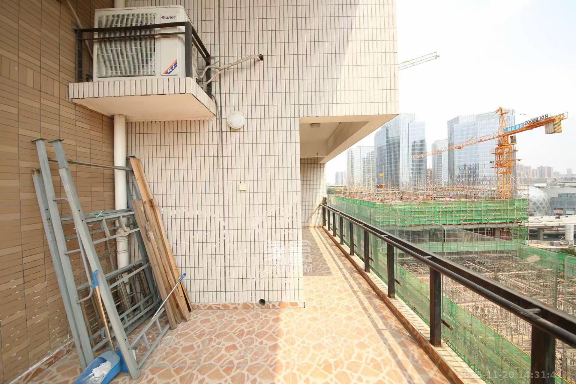 岳泰理想城 4室2厅1卫 3300.0元/月 岳泰理想城 4室2厅1卫 3300.0元/月室内图