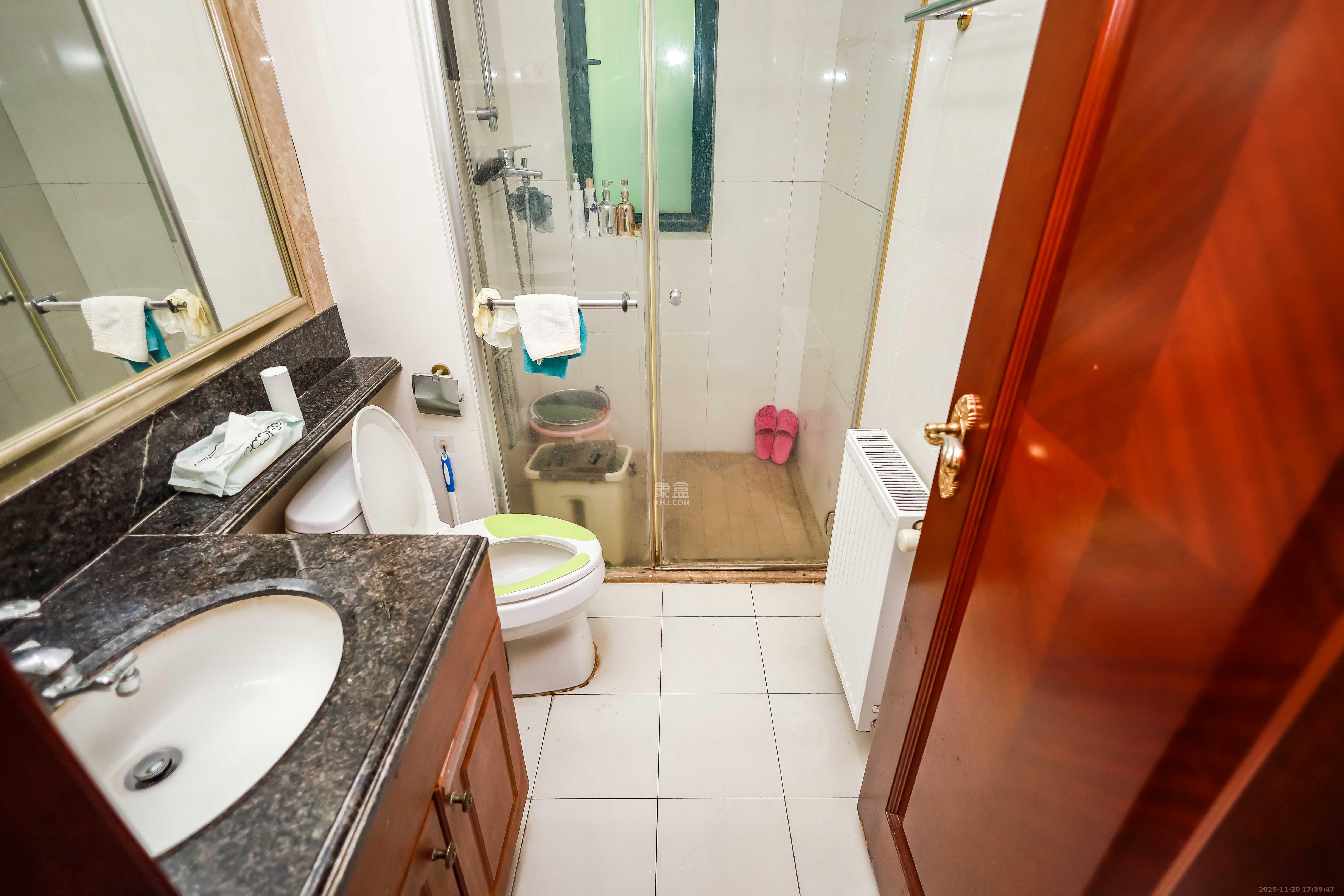 恒大华府 4室2厅1卫 218.0万 恒大华府 4室2厅1卫 218.0万卫生间