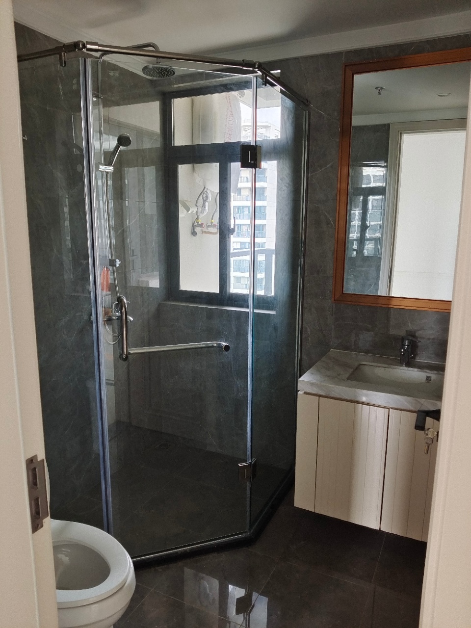 晨晖玺樾  3室2厅1卫    2000.0元/月室内图