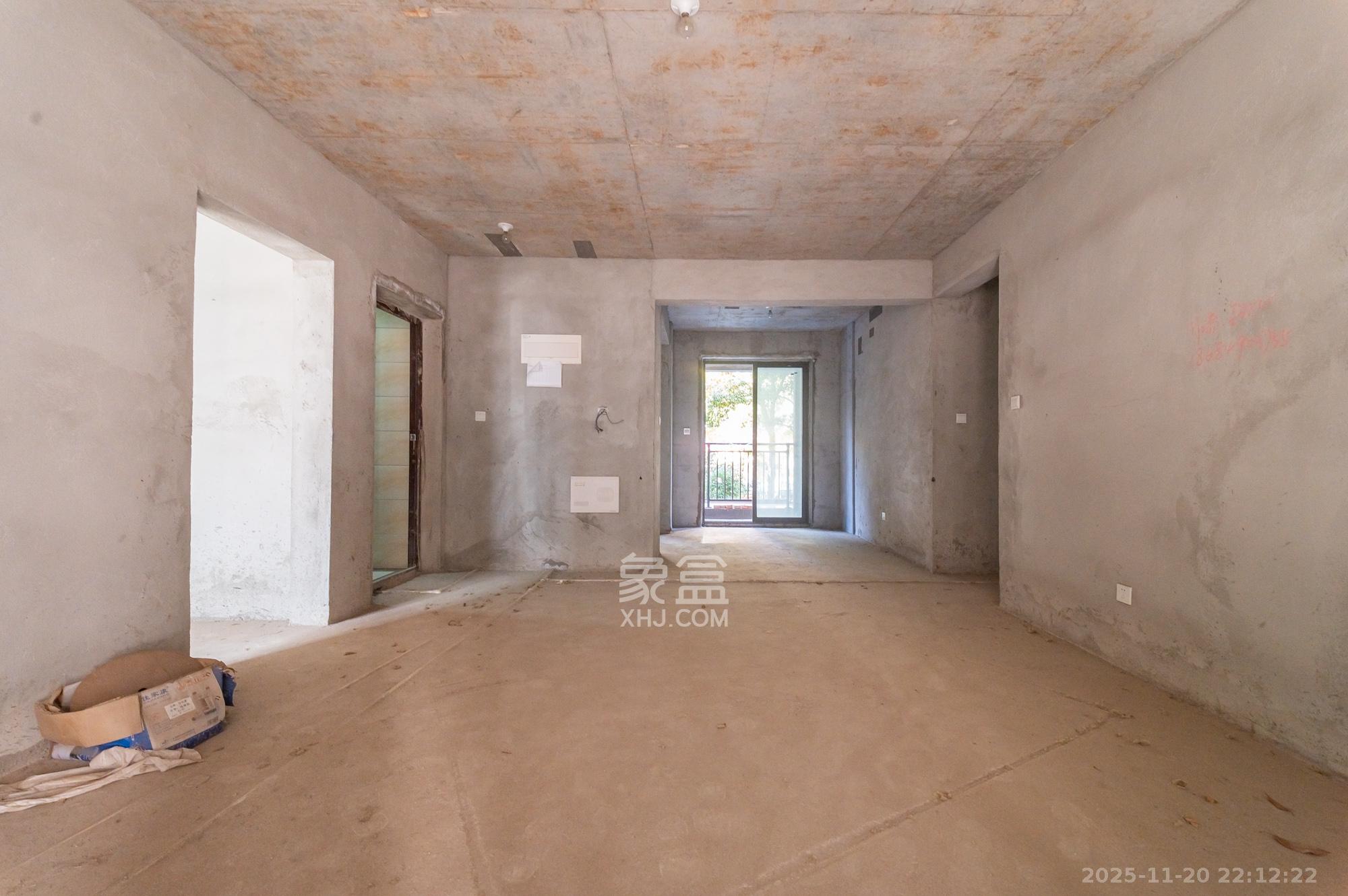 星湖湾二期洋房 4室2厅2卫 125.0万 星湖湾二期洋房 4室2厅2卫 125.0万客厅