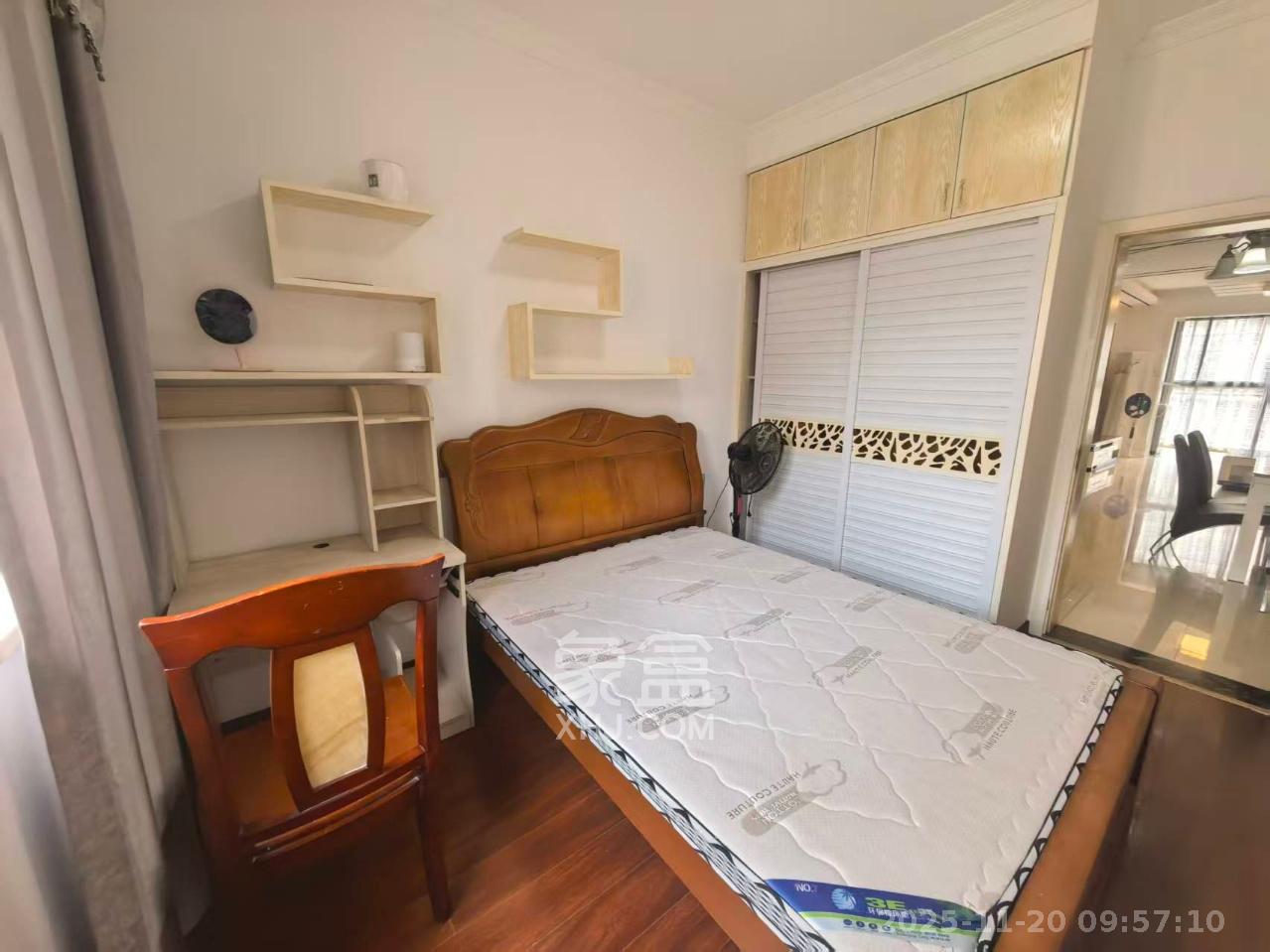 华雅花园  3室2厅2卫    46.8万客厅