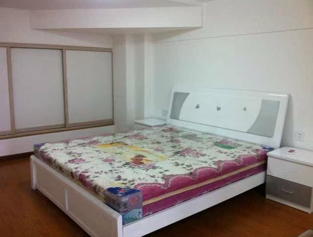 龙泰上品 1室0厅0卫 26.8万 龙泰上品 1室0厅0卫 26.8万客厅