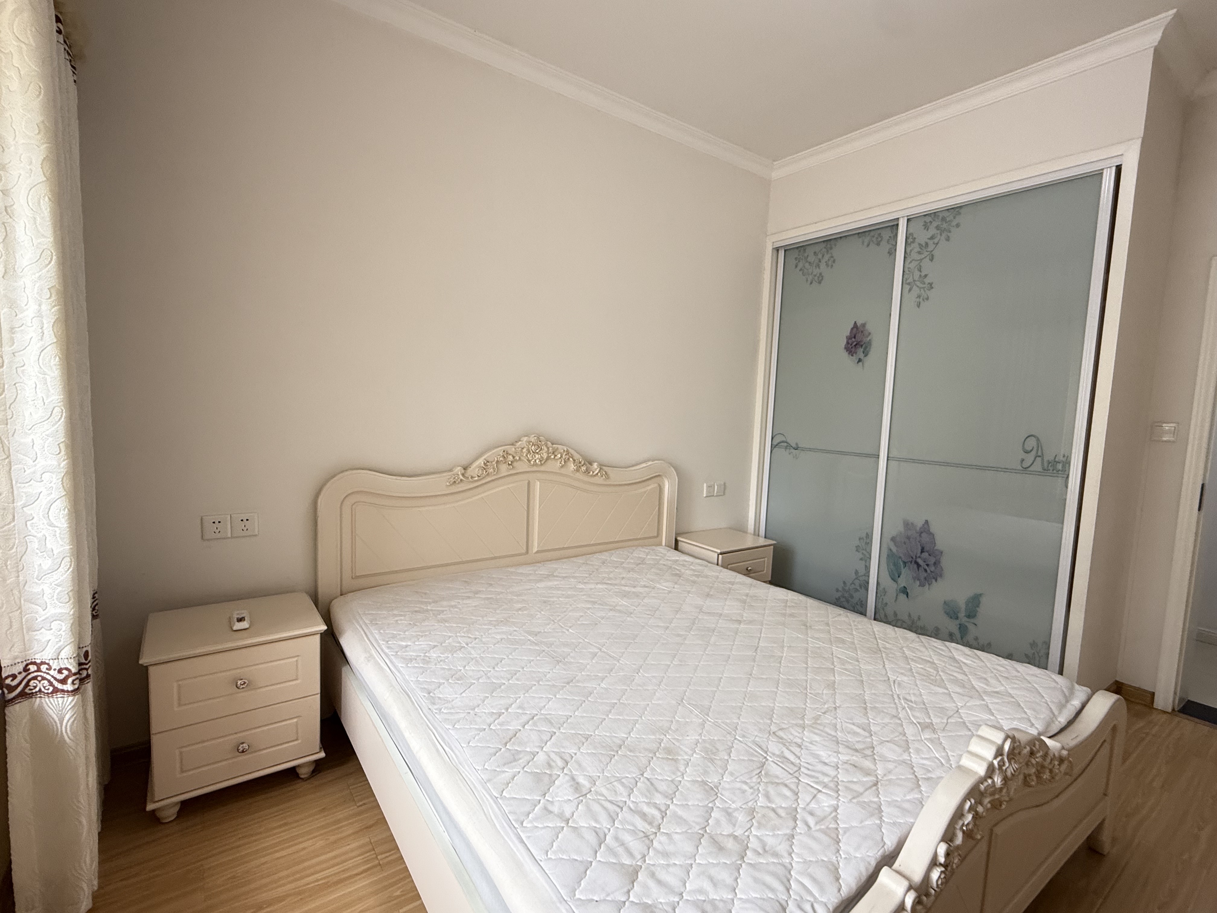 学府花园(文苑瑞景) 2室2厅1卫 1500.0元/月 学府花园(文苑瑞景) 2室2厅1卫 1500.0元/月室内图