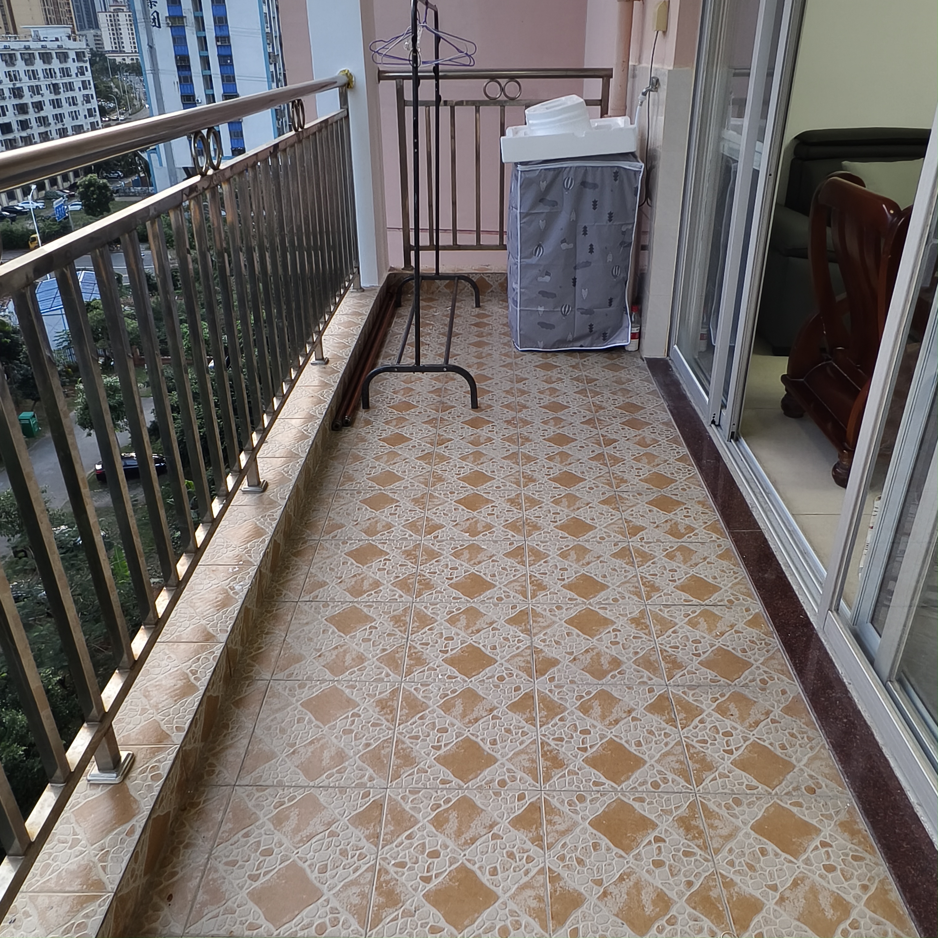 八一小区  3室2厅2卫    3300.0元/月室内图