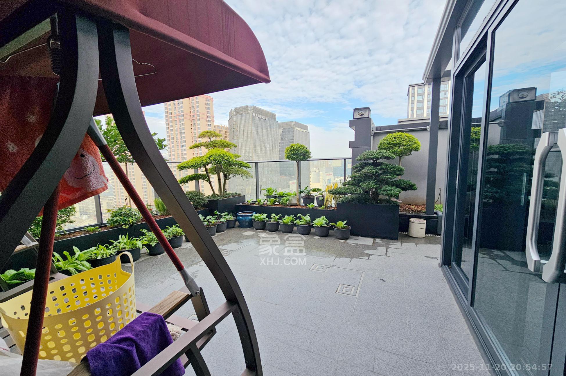 运达滨河广场  5室2厅5卫    1098.0万阳台