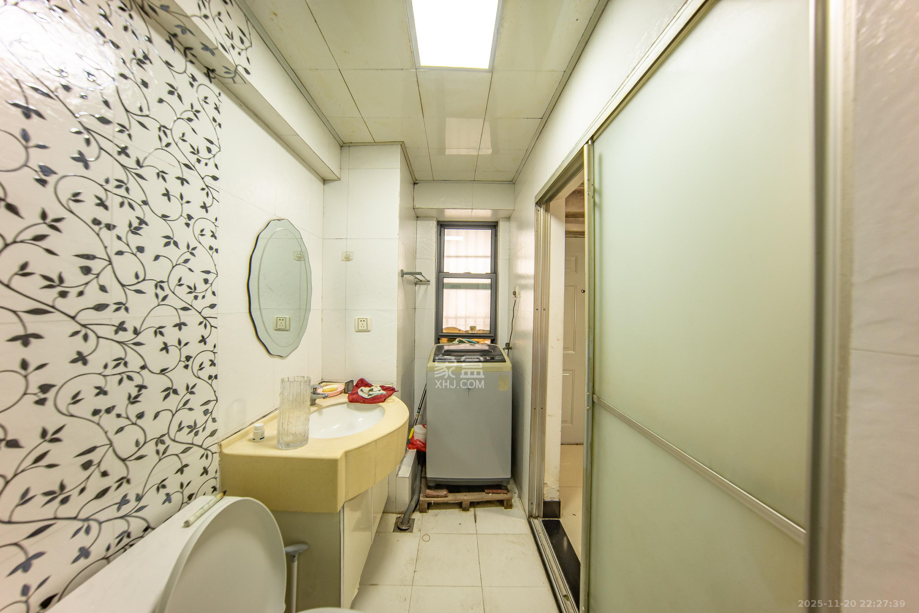 阳光100二期 1室1厅1卫 38.0万 阳光100二期 1室1厅1卫 38.0万卫生间