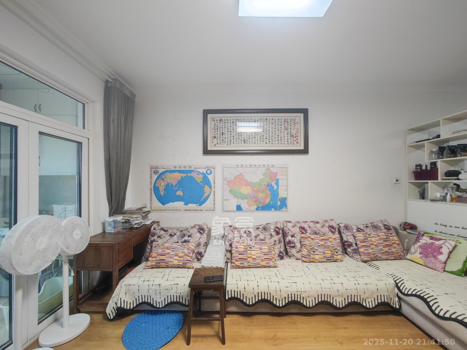 丰园城(鄱阳小区二期) 2室1厅1卫 59.0万 丰园城(鄱阳小区二期) 2室1厅1卫 59.0万客厅