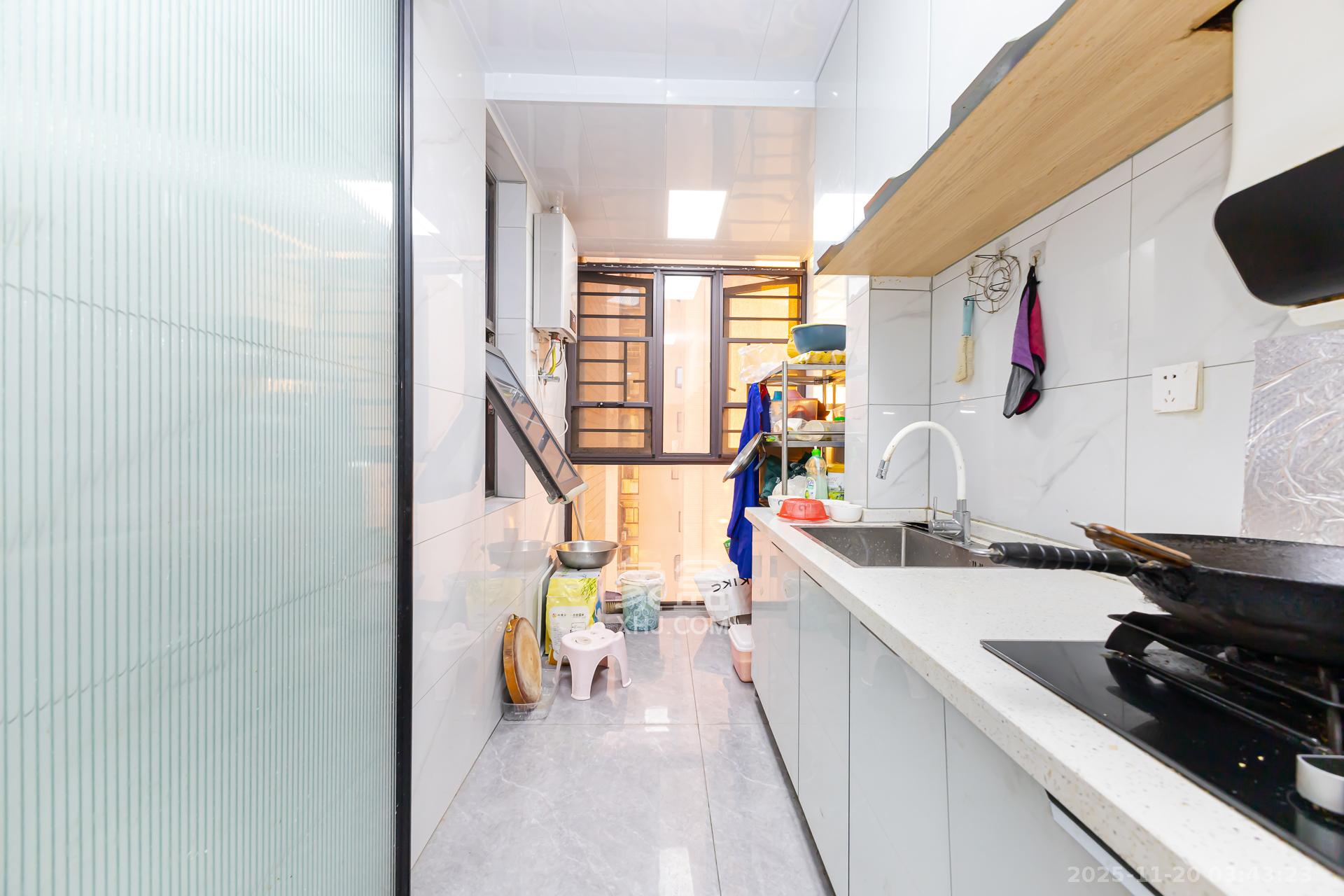 润和又一城  3室2厅1卫    68.5万厨房