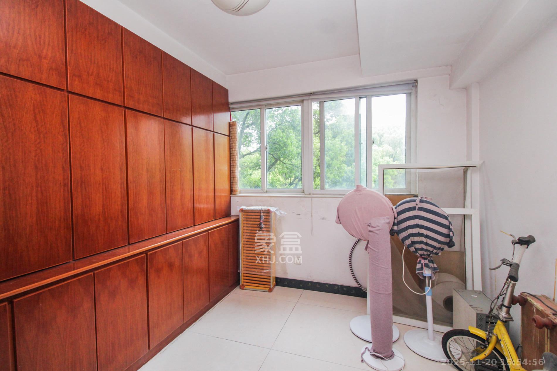 轻工设计院  4室2厅2卫    2700.0元/月室内图