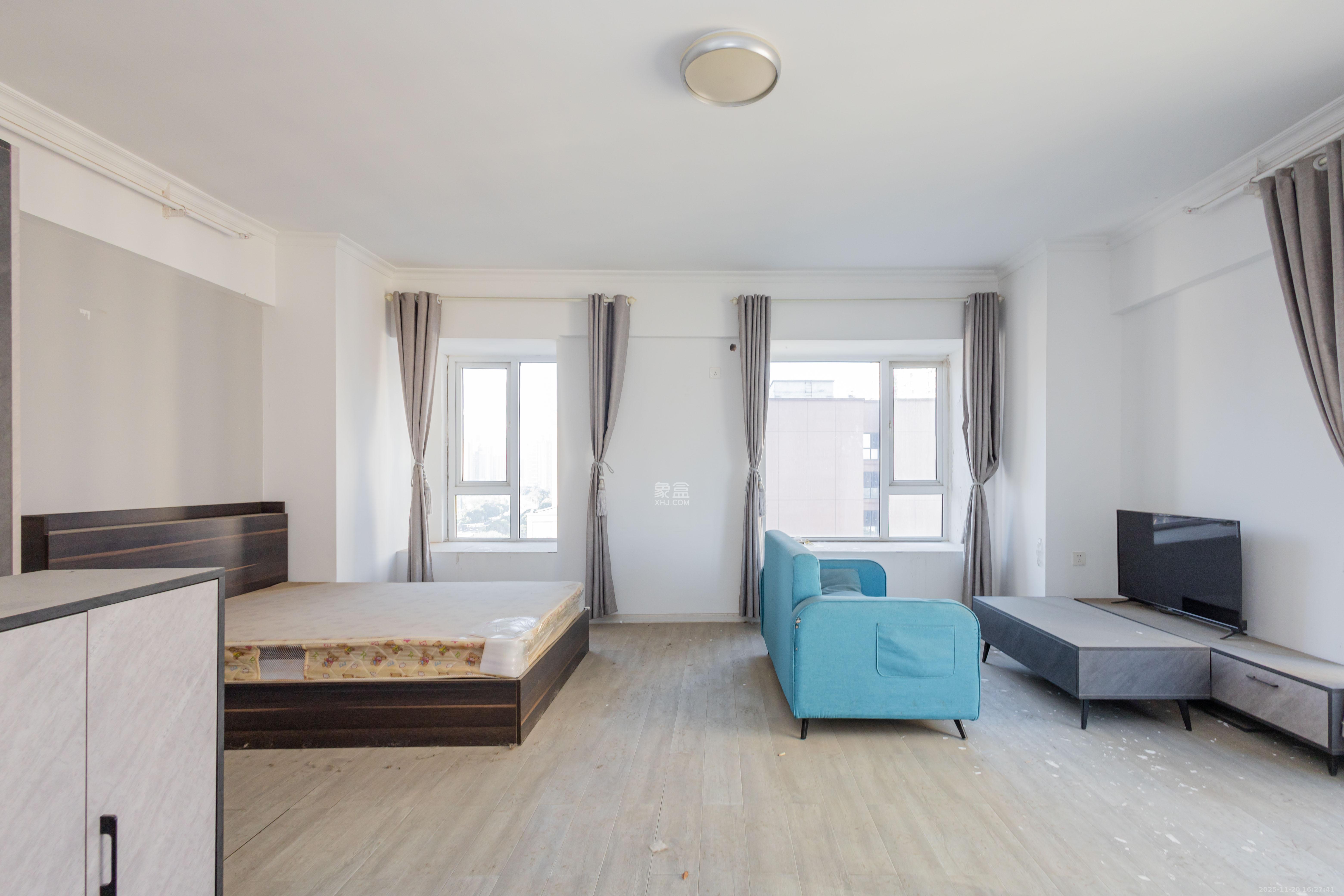 芙蓉万国城MOMA（卓越汇富苑）  1室1厅1卫    30.0万