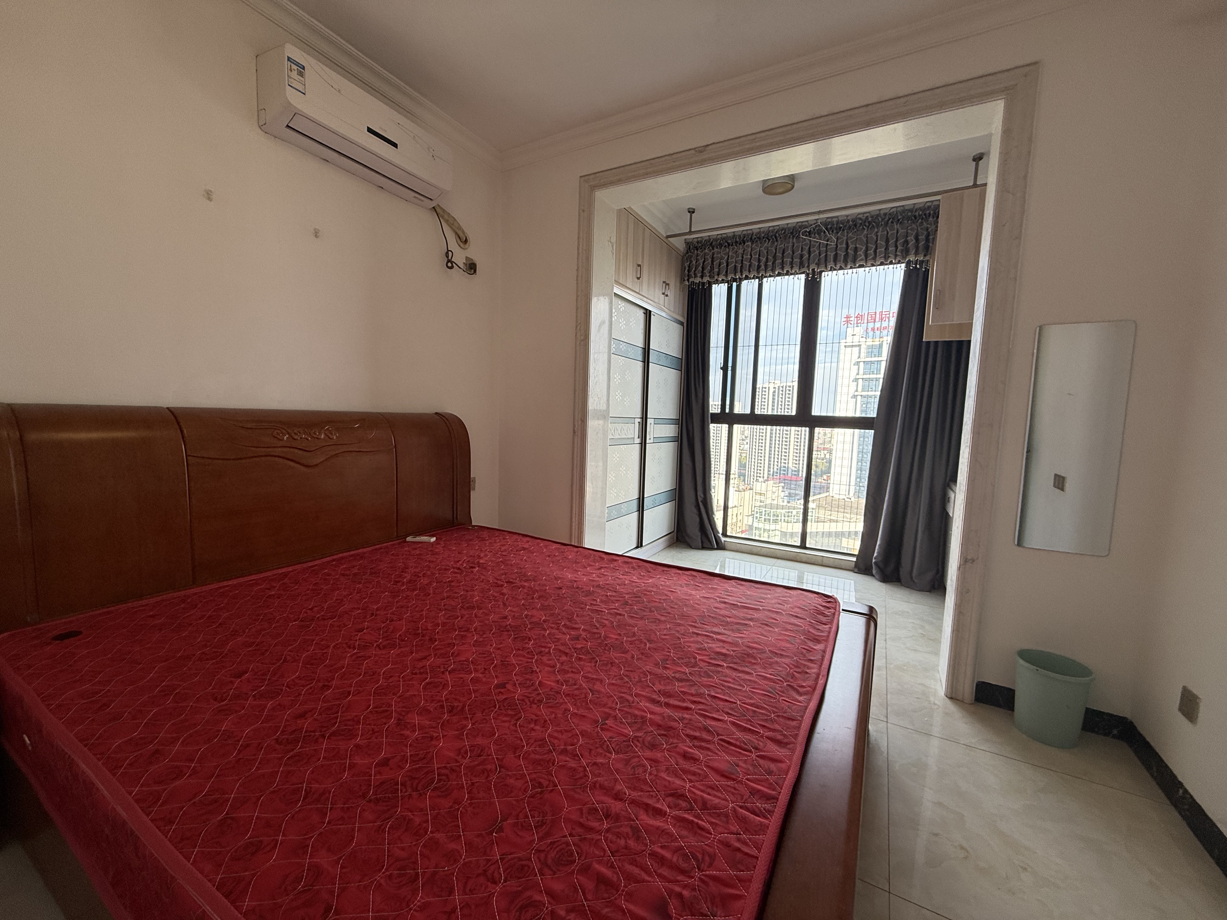 华辰汇景一、二期  1室1厅1卫    1700.0元/月室内图