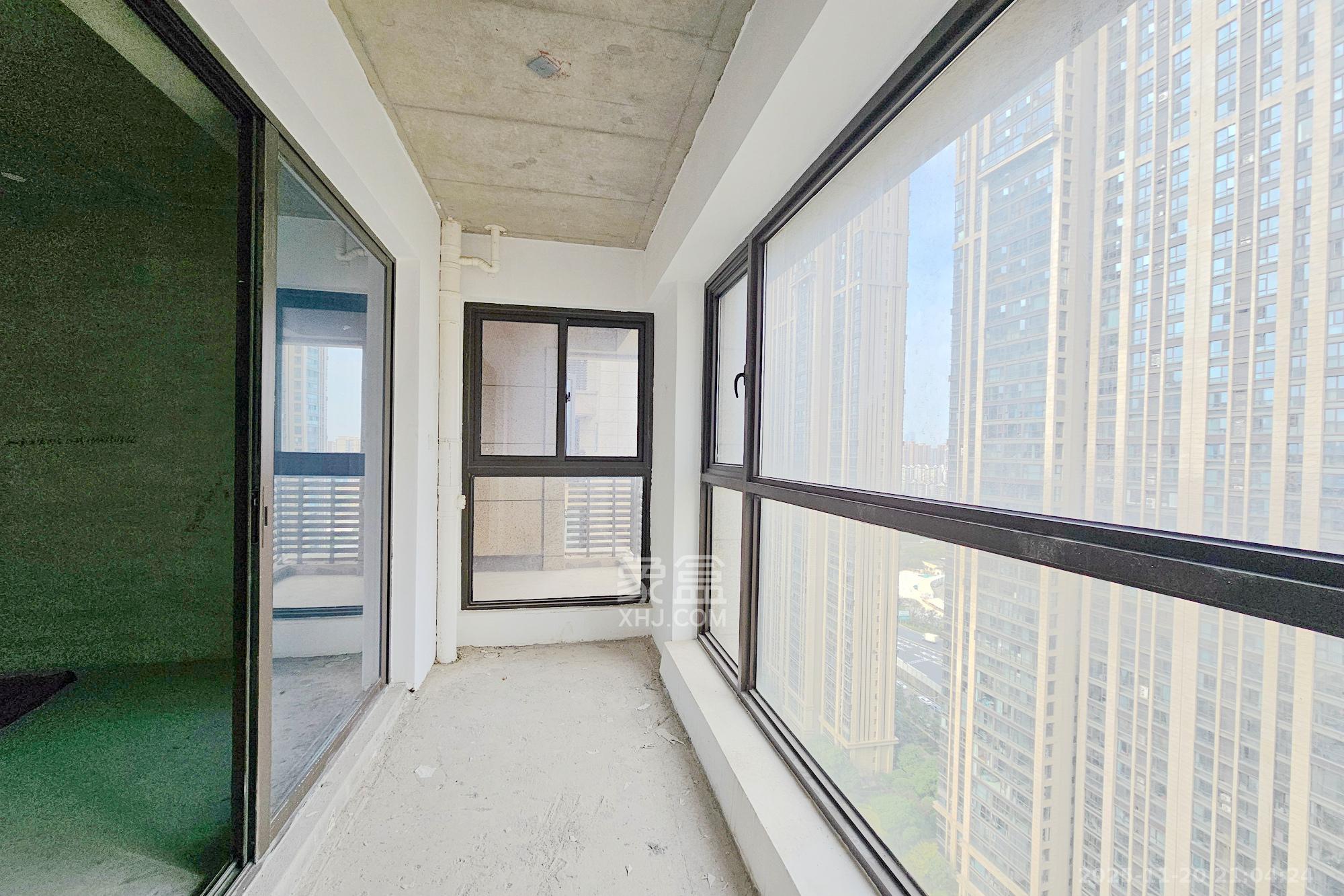 明昇壹城(明昇时代广场)二期 4室2厅3卫 228.0万 明昇壹城(明昇时代广场)二期 4室2厅3卫 228.0万阳台