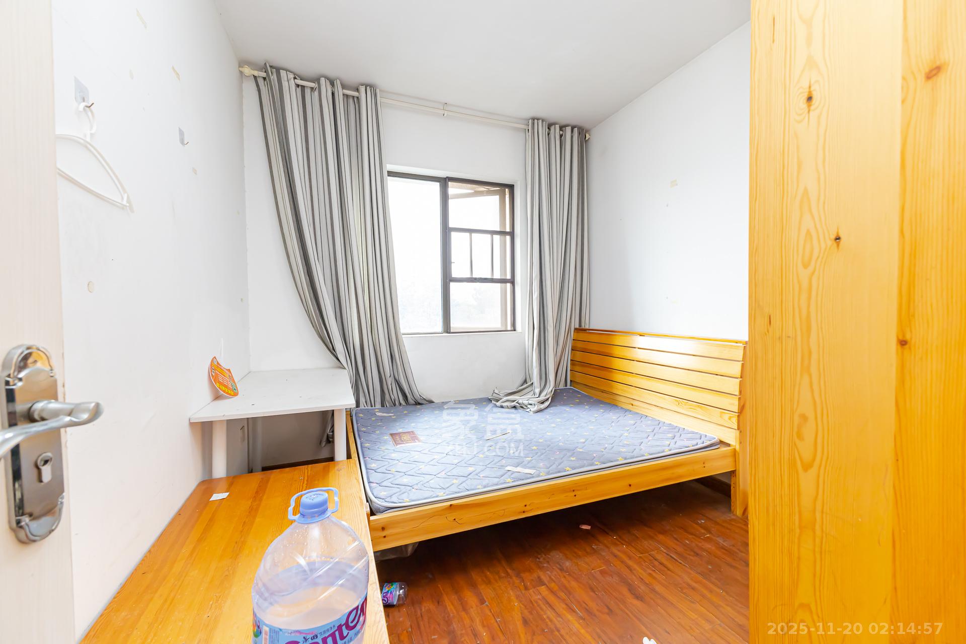 润和又一城  3室2厅1卫    58.0万卧室