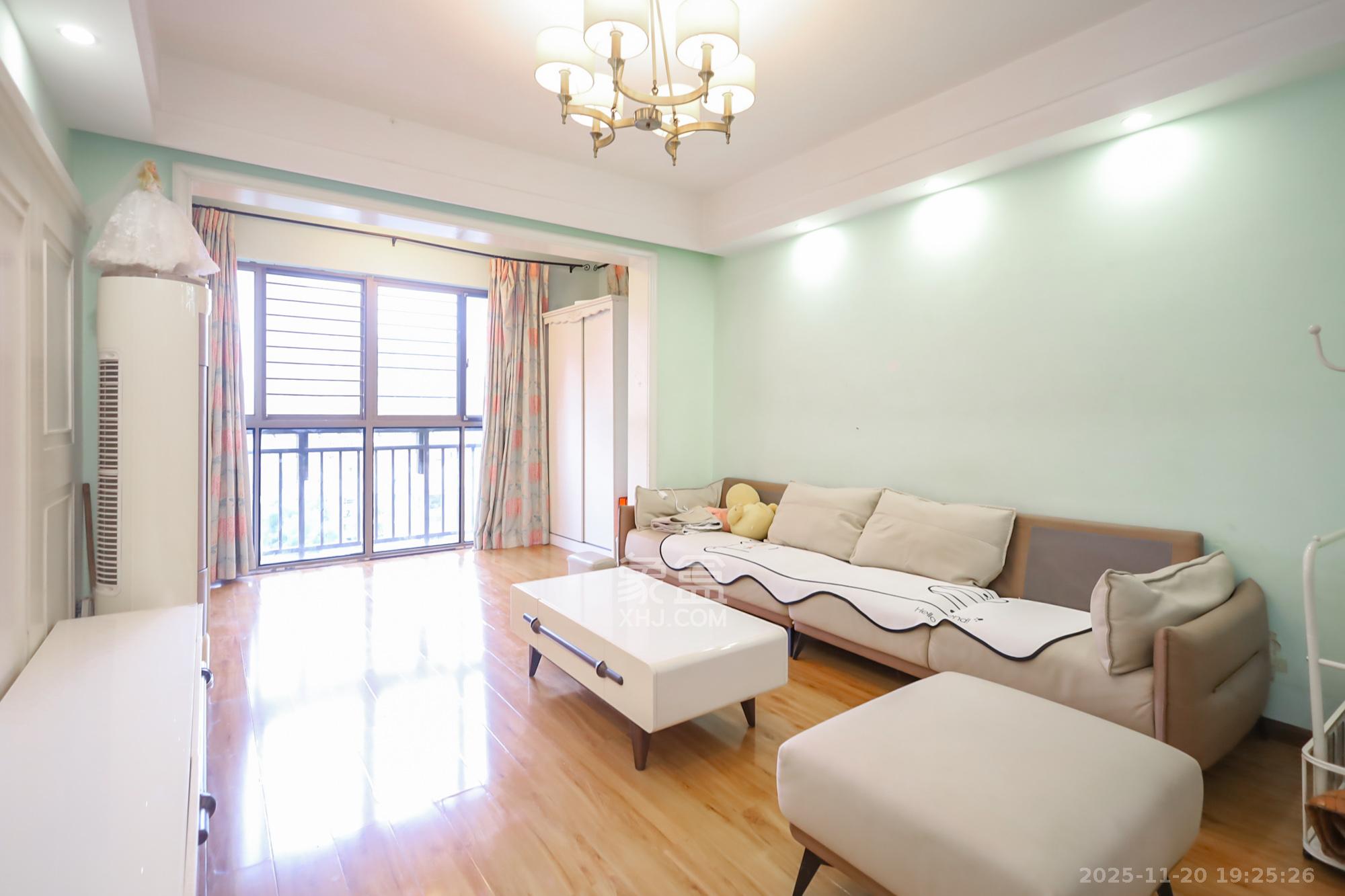 世茂铂翠湾一期  2室2厅1卫    110.0万客厅