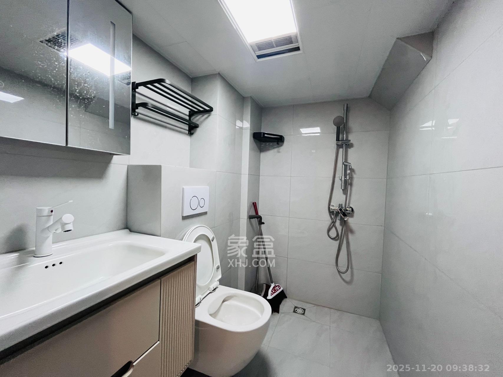 卓越中寰 2室1厅1卫 2700.0元/月 卓越中寰 2室1厅1卫 2700.0元/月室内图