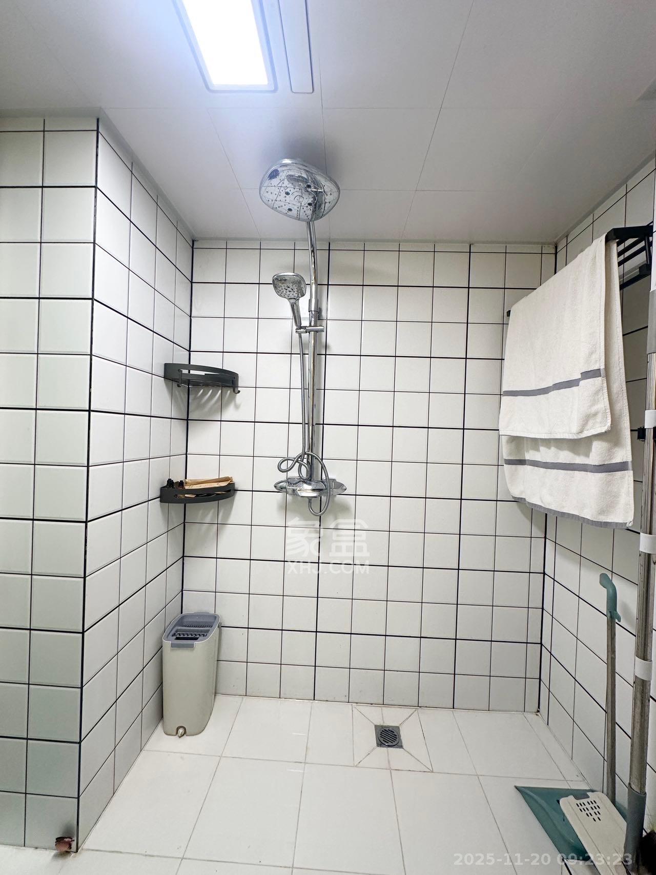 荣盛花语书苑  2室1厅2卫    2700.0元/月室内图