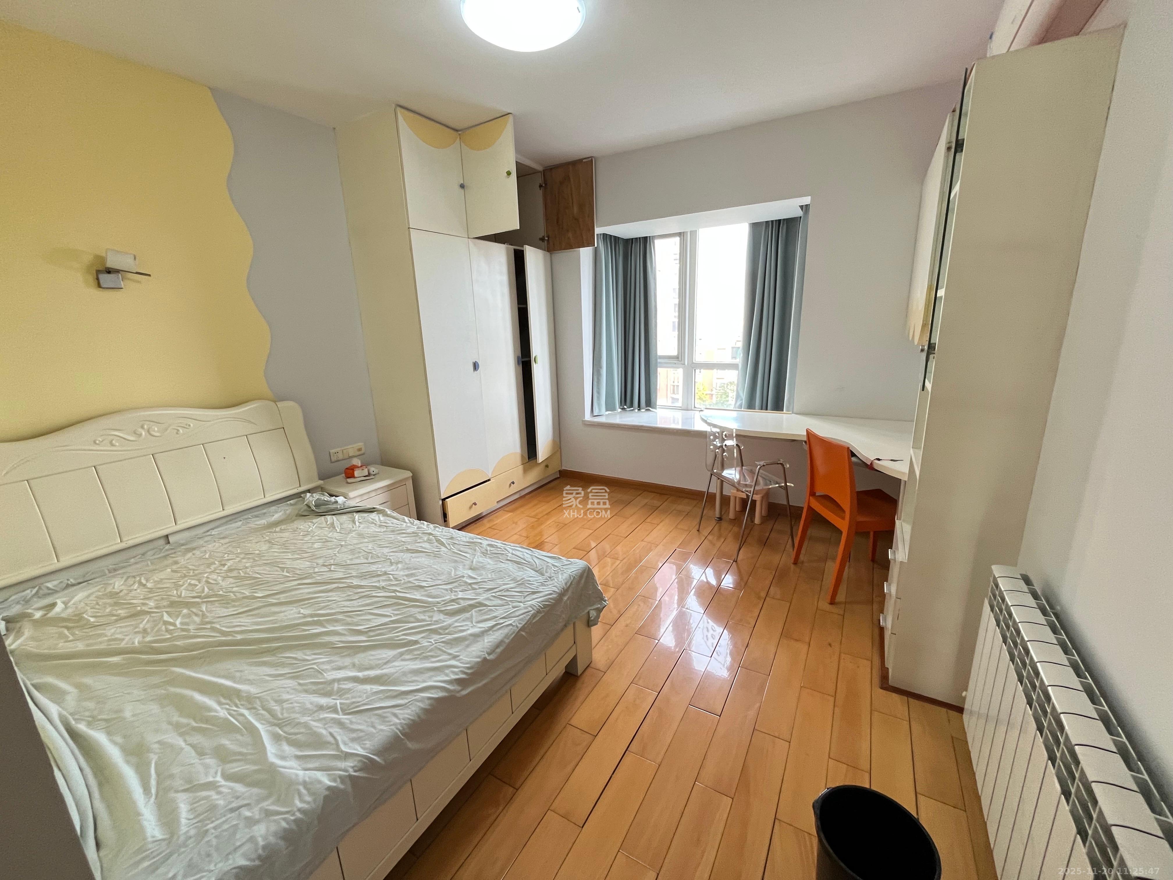 鸿铭中心 4室2厅1卫 5000.0元/月 鸿铭中心 4室2厅1卫 5000.0元/月室内图