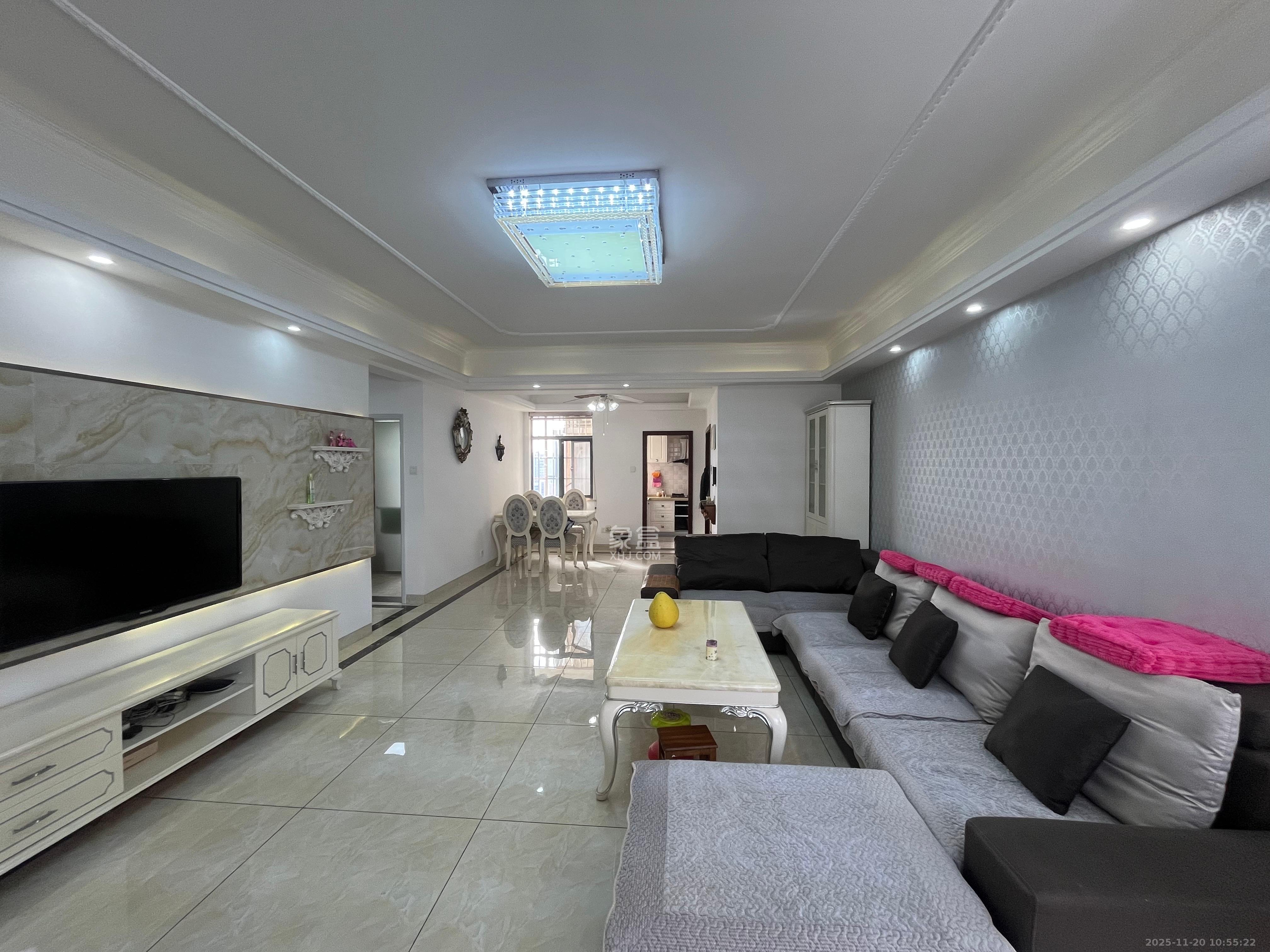 星城书香苑(星城书院) 3室2厅2卫 3800.0元/月 星城书香苑(星城书院) 3室2厅2卫 3800.0元/月室内图