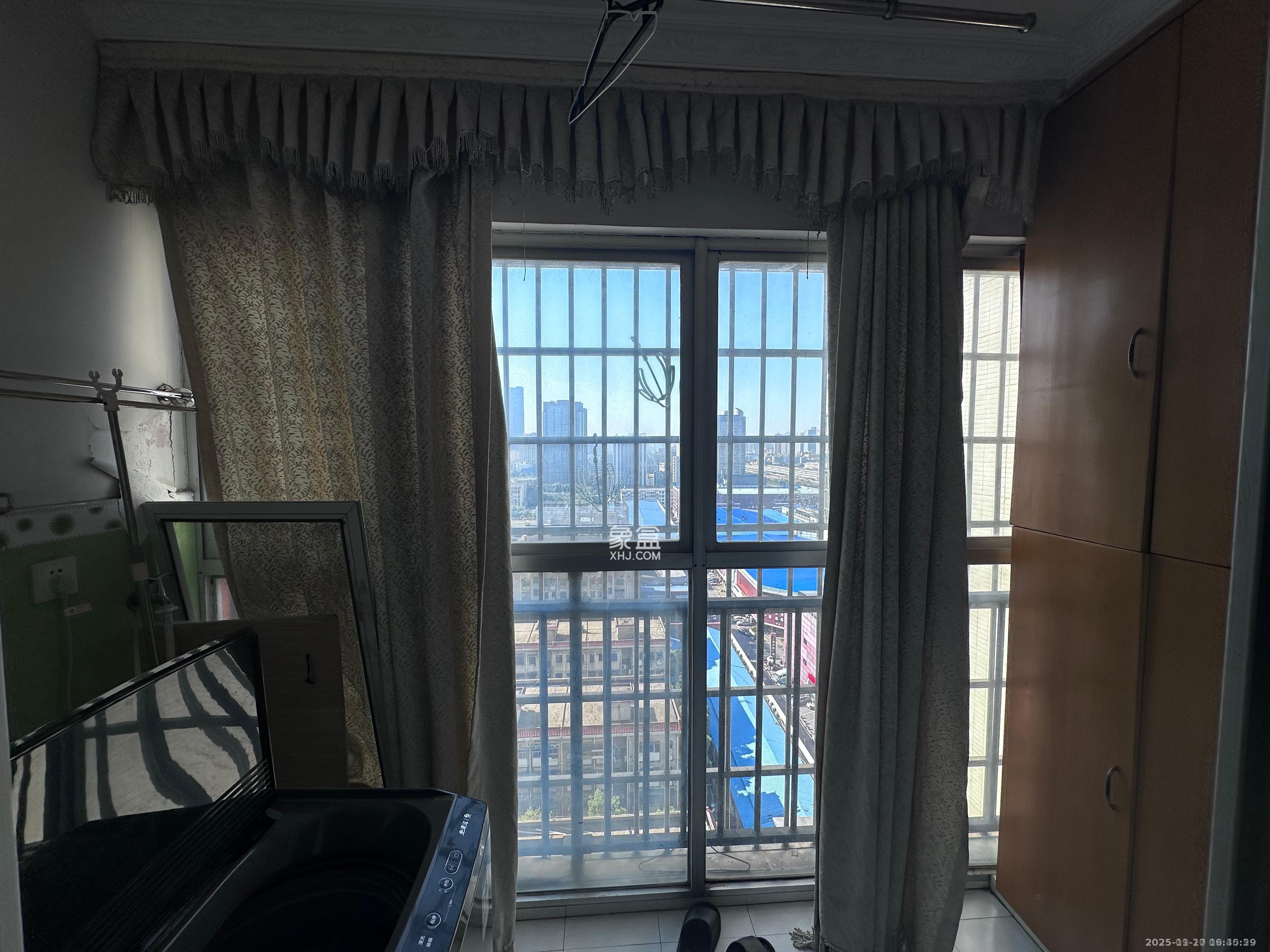 星典时代  1室2厅1卫    2100.0元/月室内图