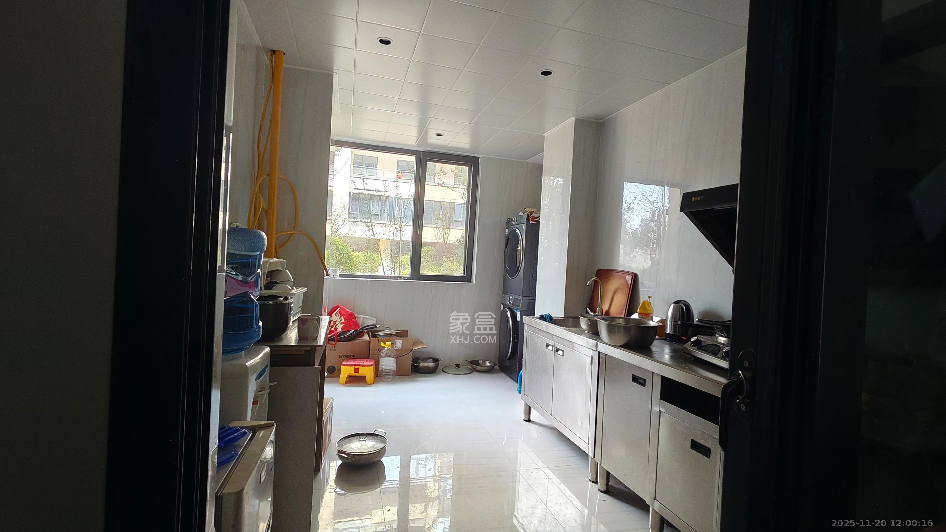 长房岭秀时代 4室2厅2卫 3400.0元/月 长房岭秀时代 4室2厅2卫 3400.0元/月室内图