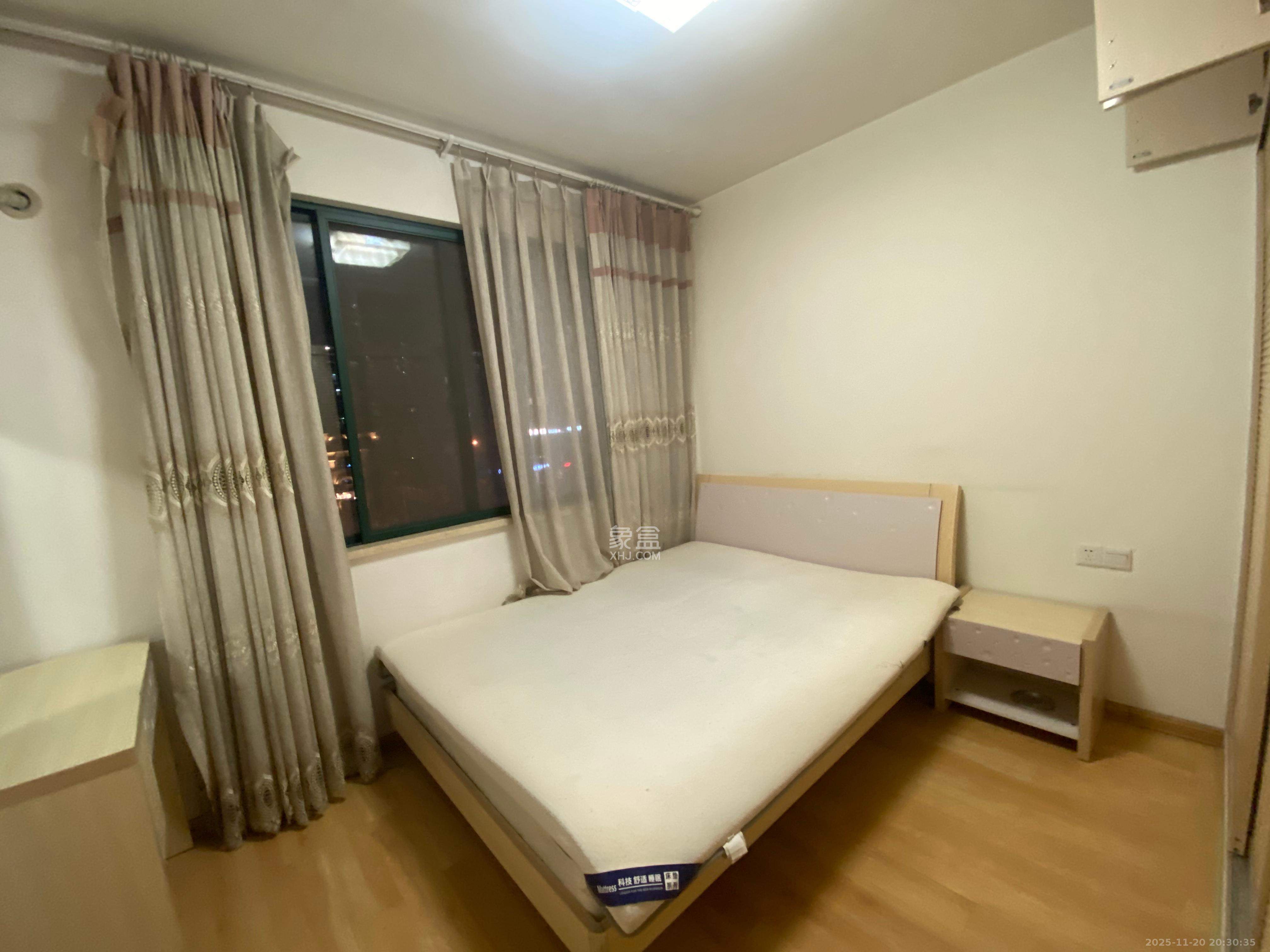 星城世家 3室2厅1卫 3000.0元/月 星城世家 3室2厅1卫 3000.0元/月室内图