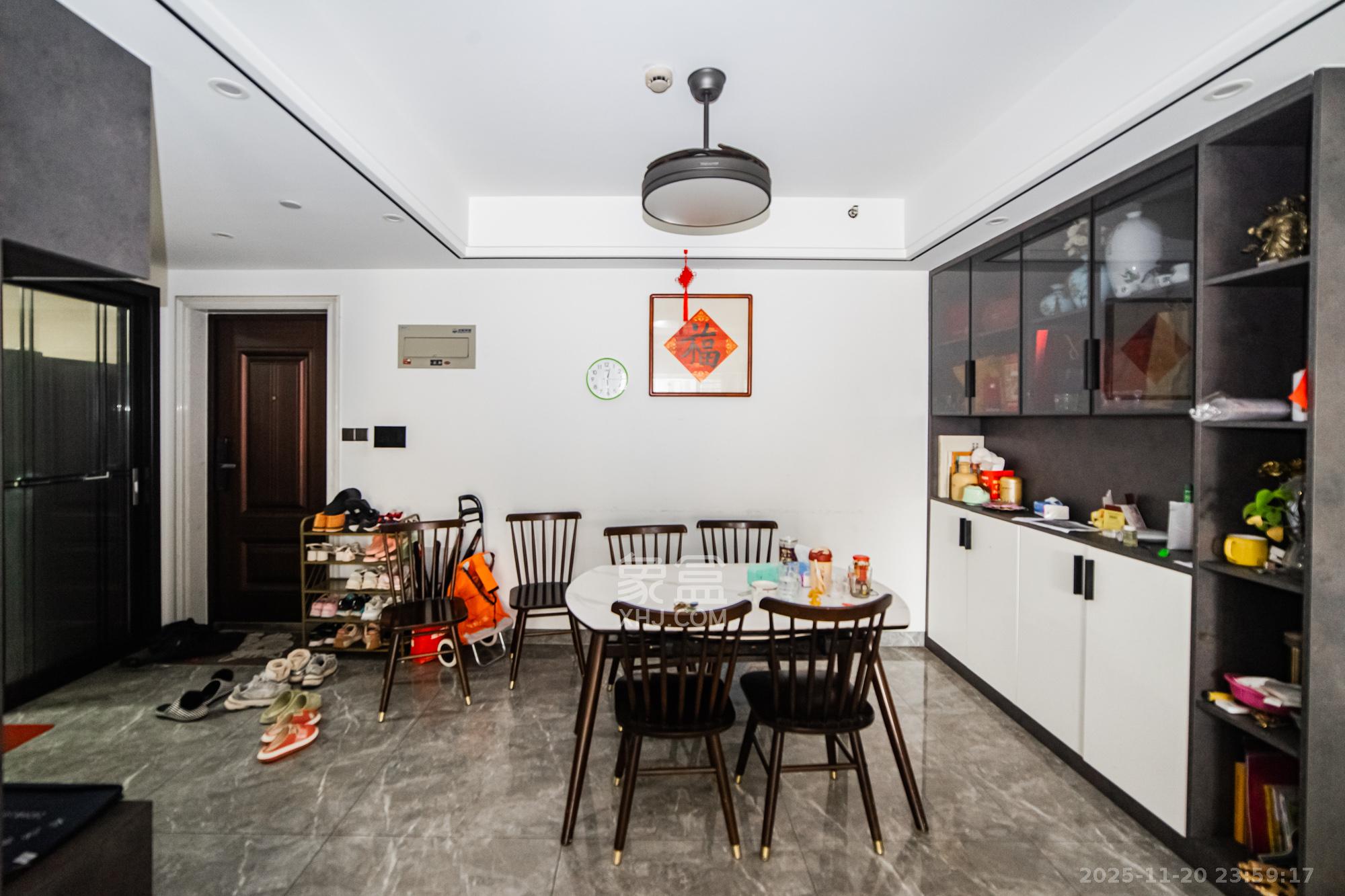 北辰三角洲E7区  3室2厅2卫    195.0万客厅