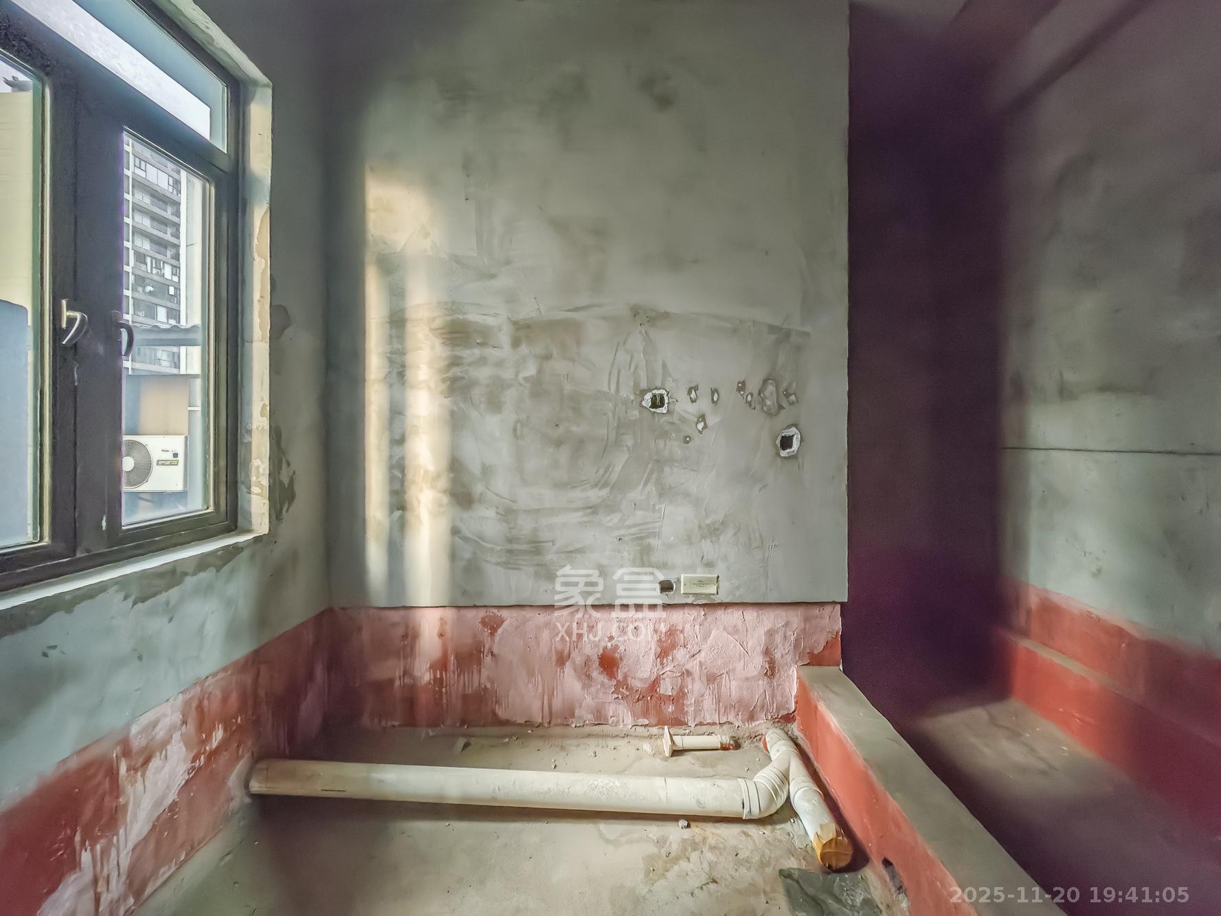 恒大御景天下城二期 5室2厅3卫 220.0万 恒大御景天下城二期 5室2厅3卫 220.0万卫生间