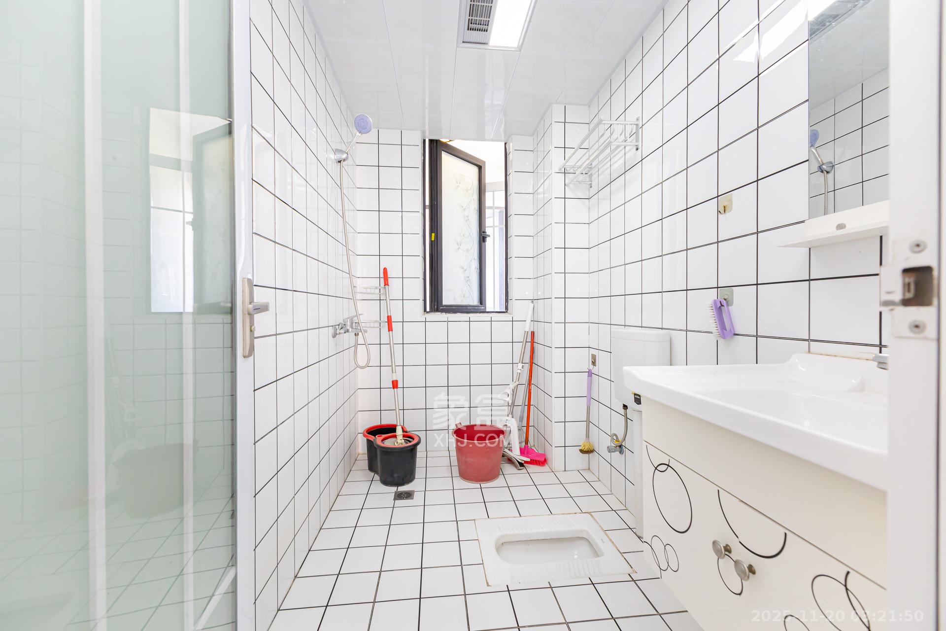 勤诚达境界城 4室2厅2卫 85.0万 勤诚达境界城 4室2厅2卫 85.0万卫生间