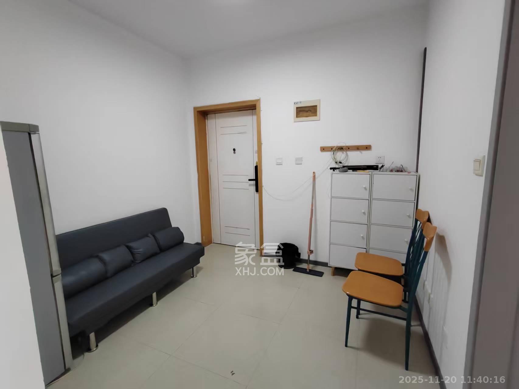 中天广场  1室1厅1卫    1700.0元/月