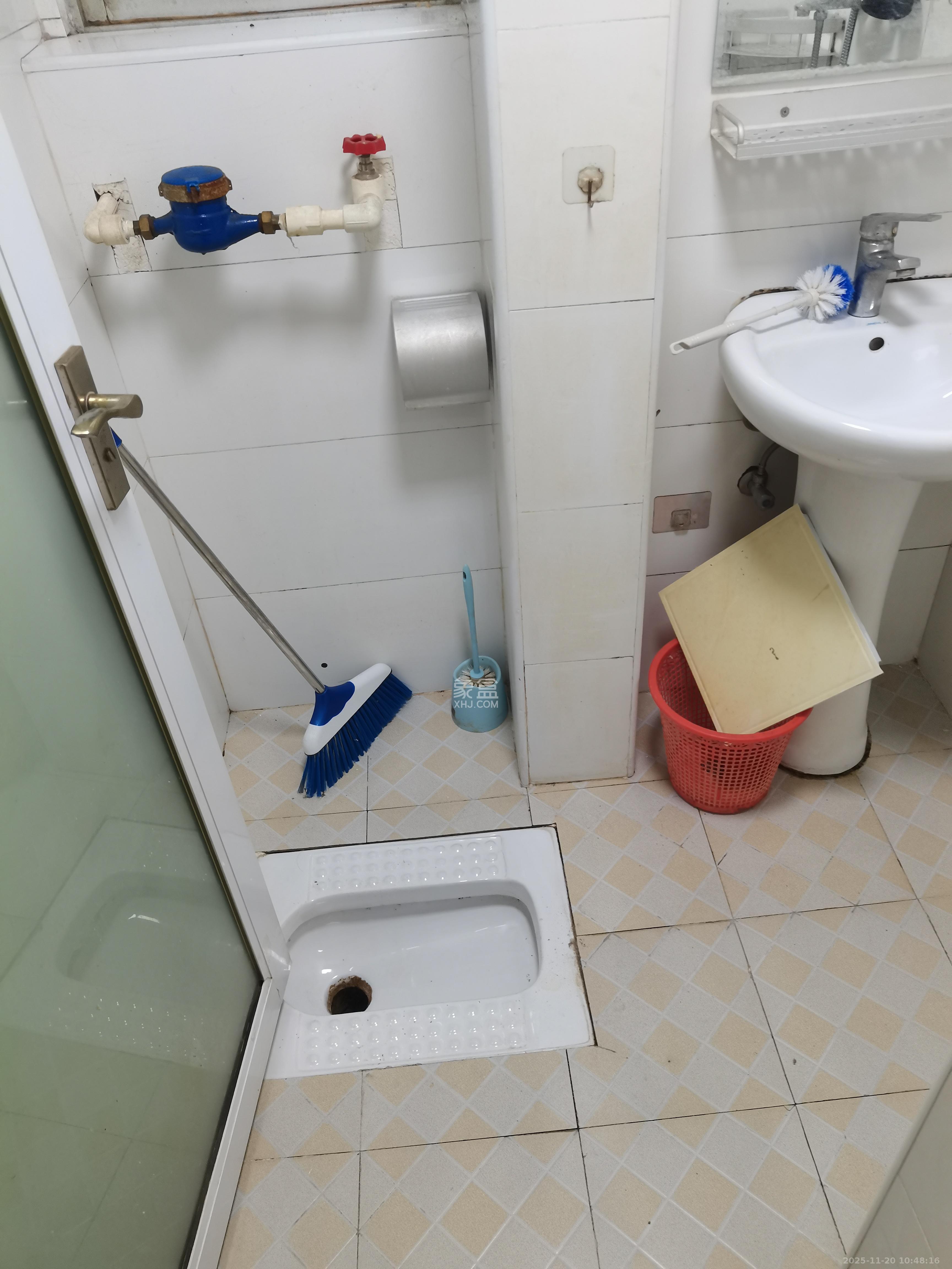 燕山街社区  2室1厅1卫    1800.0元/月室内图