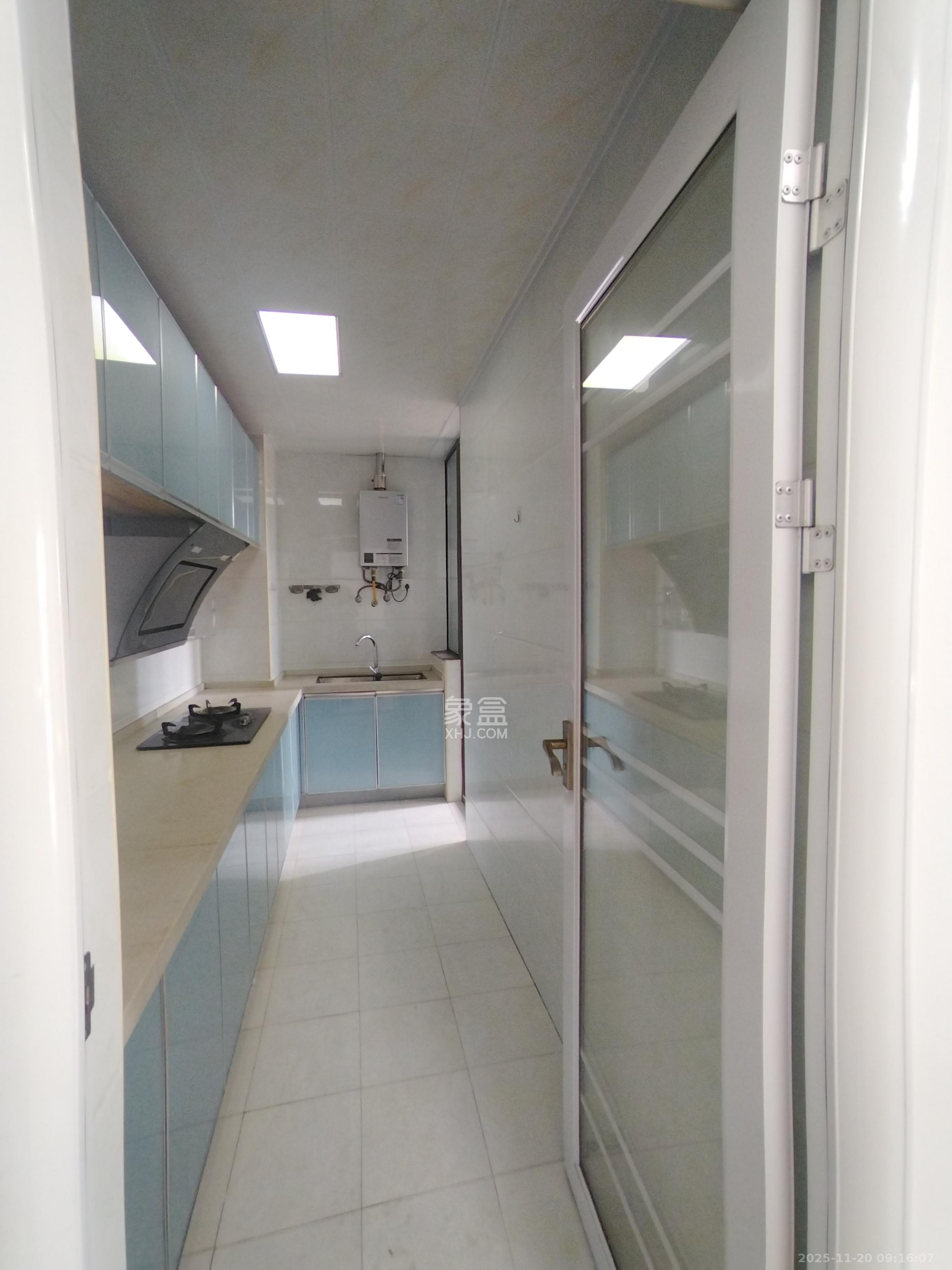 世茂铂翠湾二期 3室2厅1卫 3200.0元/月 世茂铂翠湾二期 3室2厅1卫 3200.0元/月室内图