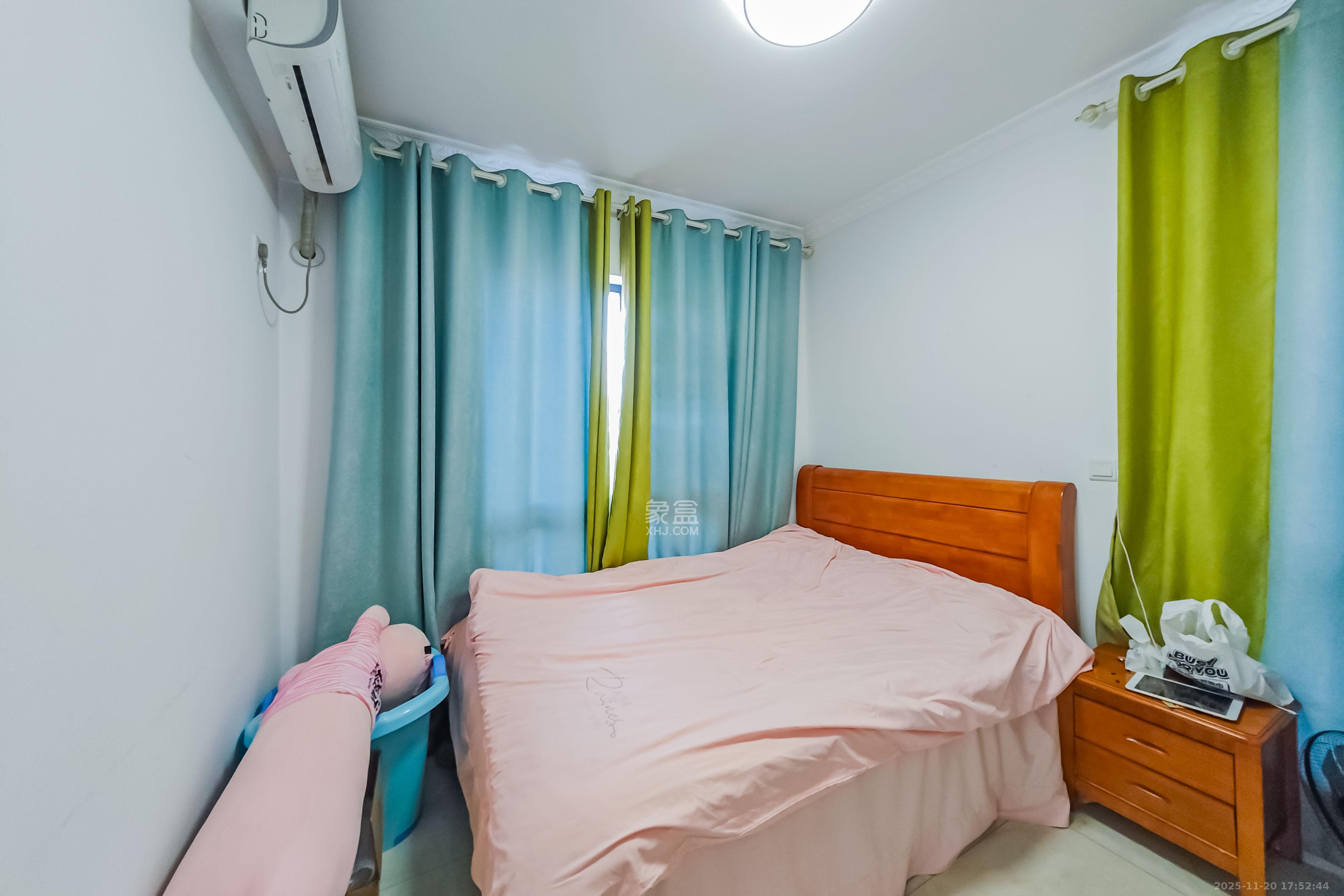 叠彩兰亭  2室1厅1卫    53.8万卧室