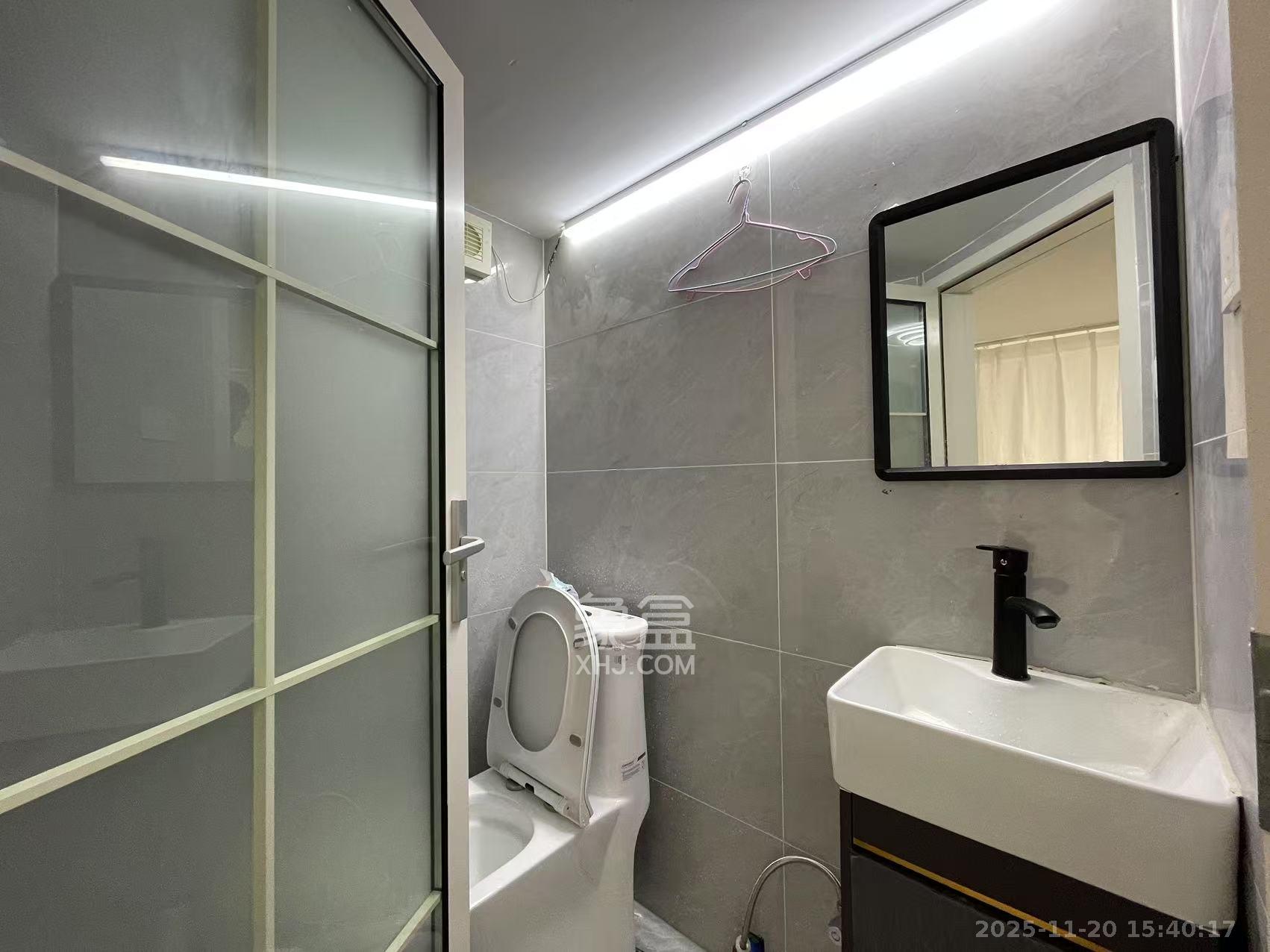 世茂璀璨天城公寓  2室1厅1卫    2000.0元/月室内图