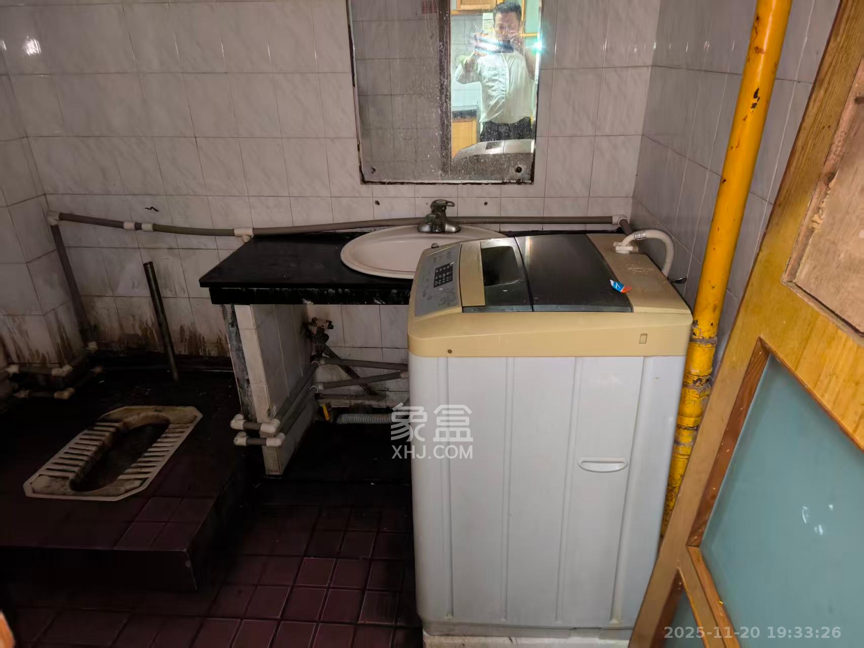 景园小区 3室2厅2卫 2200.0元/月 景园小区 3室2厅2卫 2200.0元/月室内图