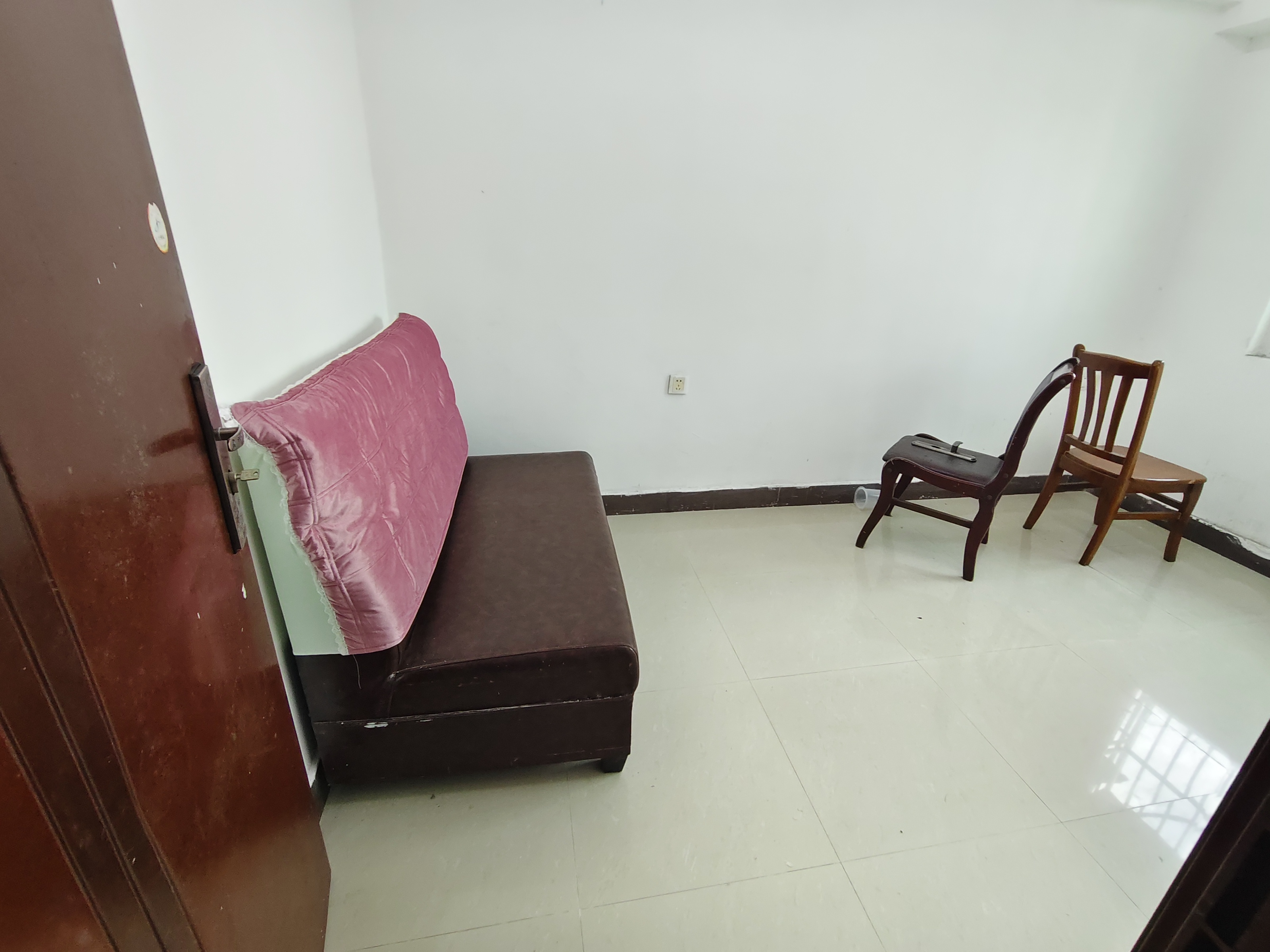 琼山华侨大厦 2室1厅1卫 1900.0元/月 琼山华侨大厦 2室1厅1卫 1900.0元/月室内图