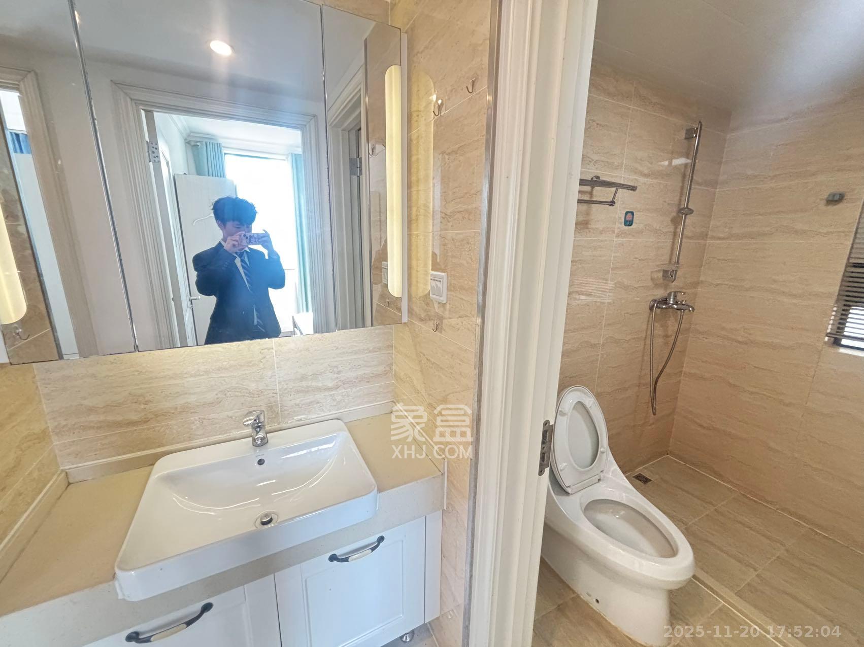 万科魅力之城观澜里  3室2厅2卫    2400.0元/月室内图