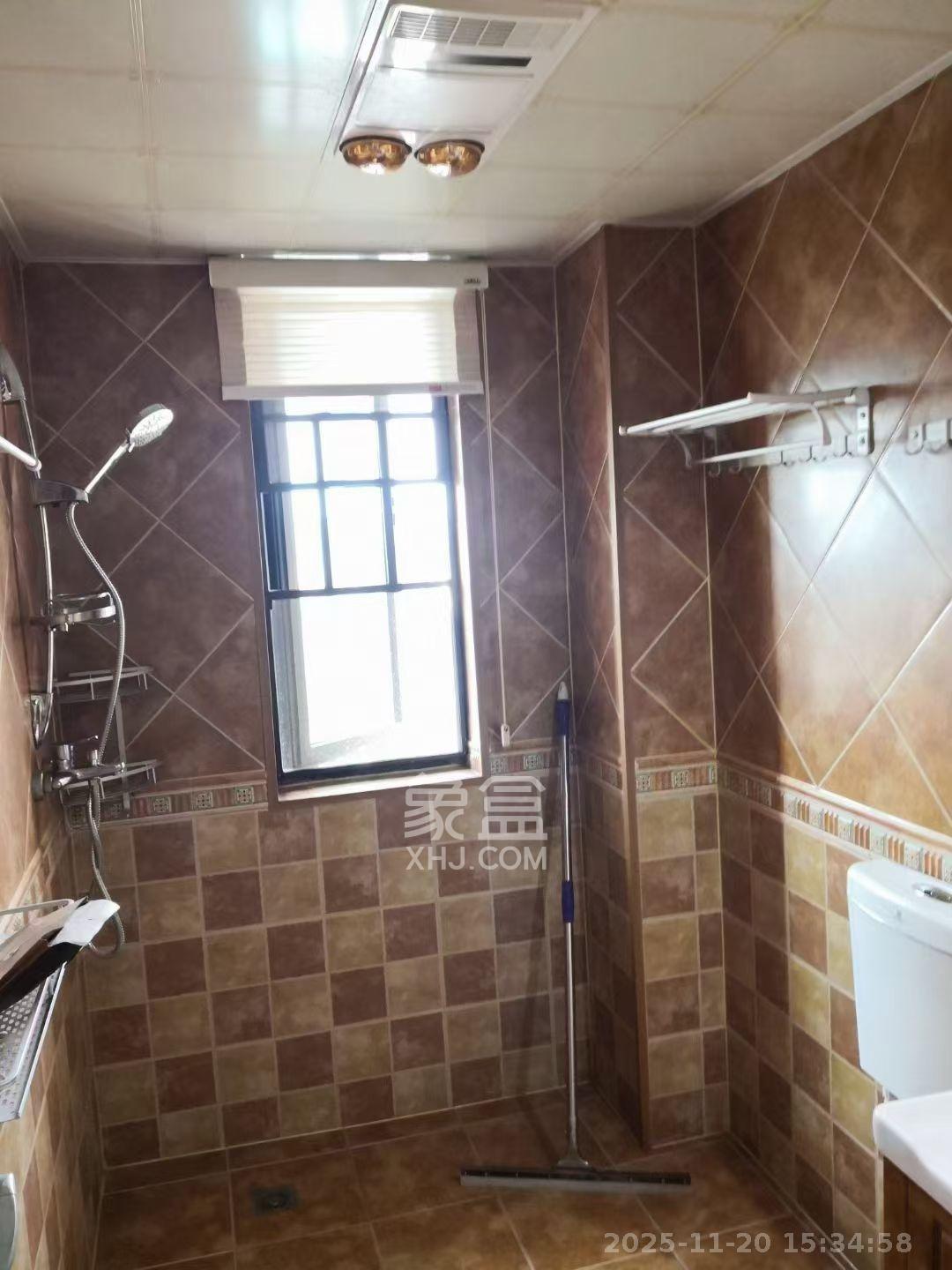 振业城一期  4室2厅2卫    4300.0元/月室内图