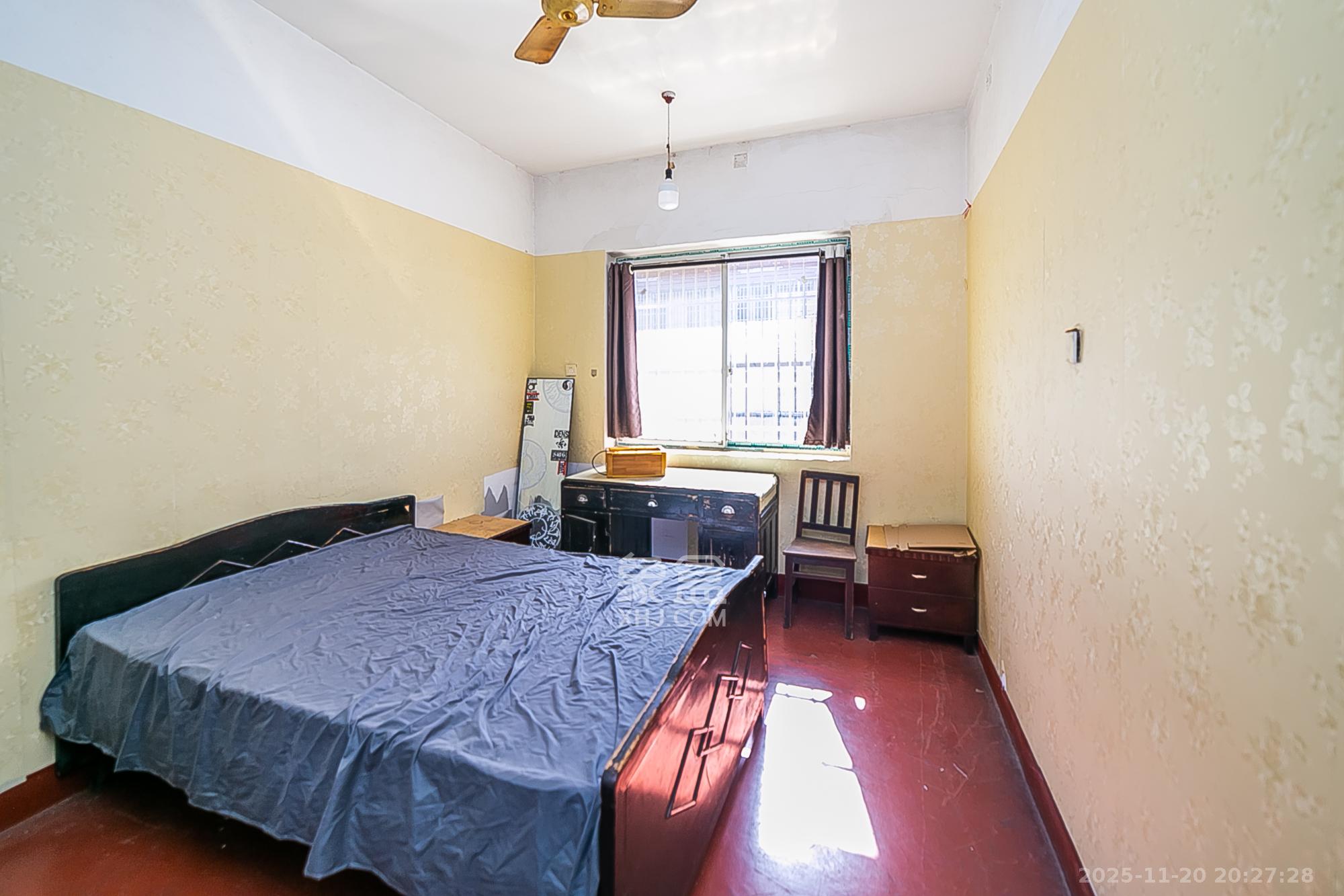 二机小区 2室1厅1卫 32.8万 二机小区 2室1厅1卫 32.8万卧室